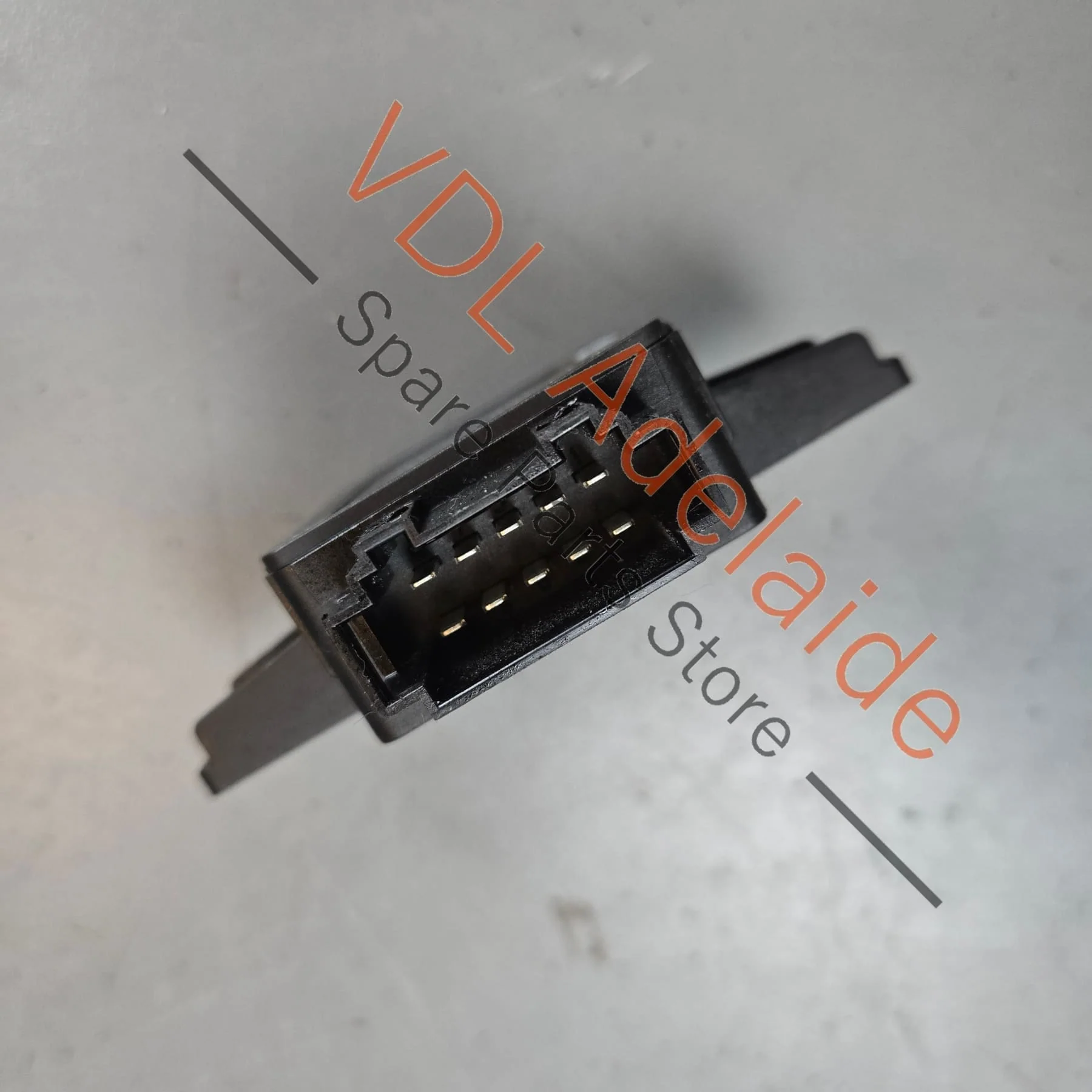 VW Touareg 7P Control Unit for Backrest Release 7P6959257 - Image 2