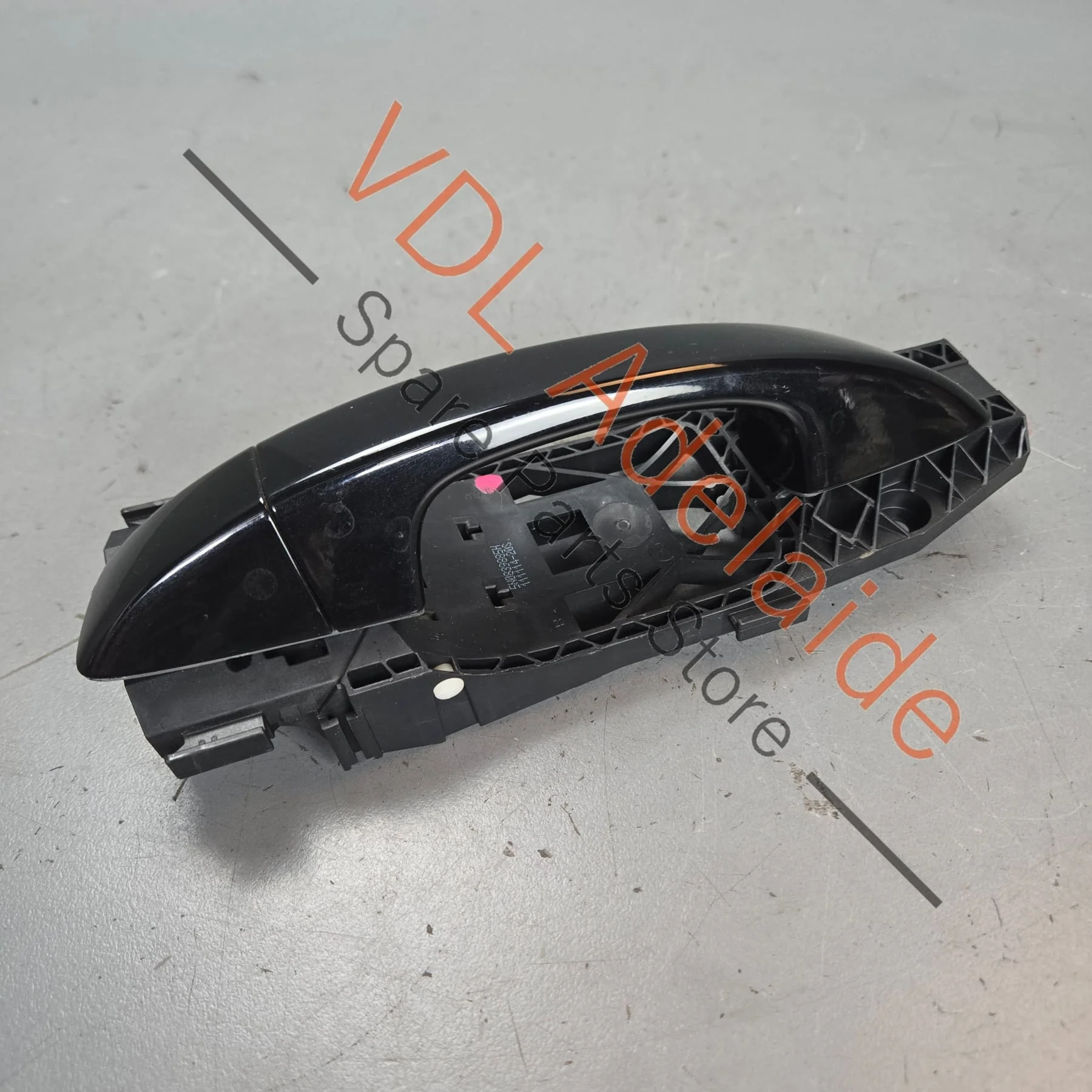 VW Touareg 7P Left side Exterior Door Handle 7P6837205H 5N0839885H - Image 3