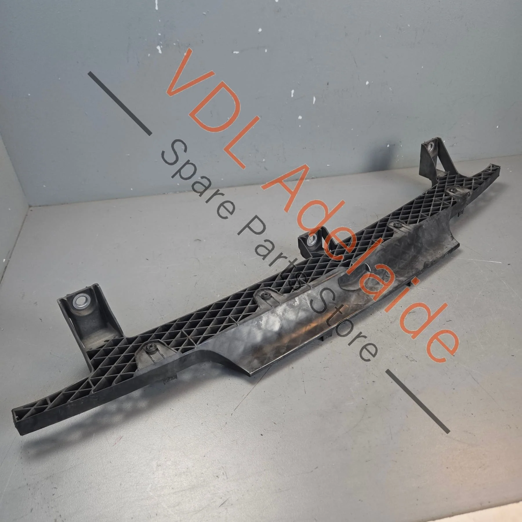 VW Touareg 7P Front Bumper Lower Guide Bracket 7P6807192 7P6807200