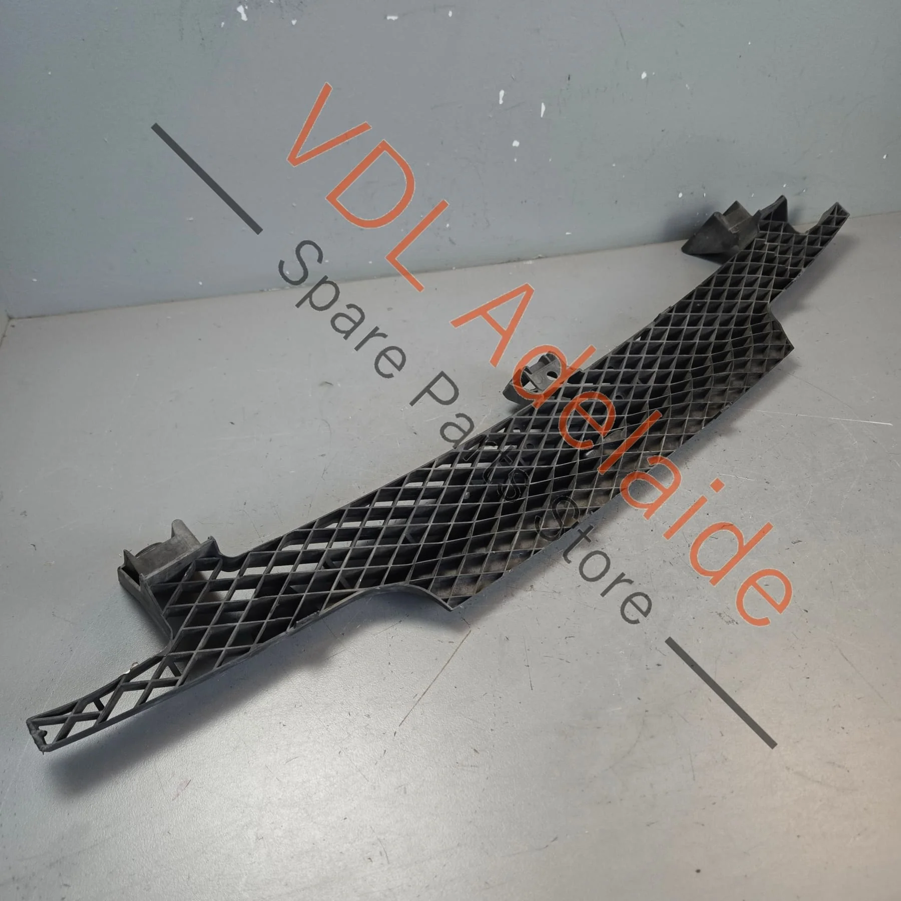 VW Touareg 7P Front Bumper Lower Guide Bracket 7P6807192 7P6807200 - Image 2