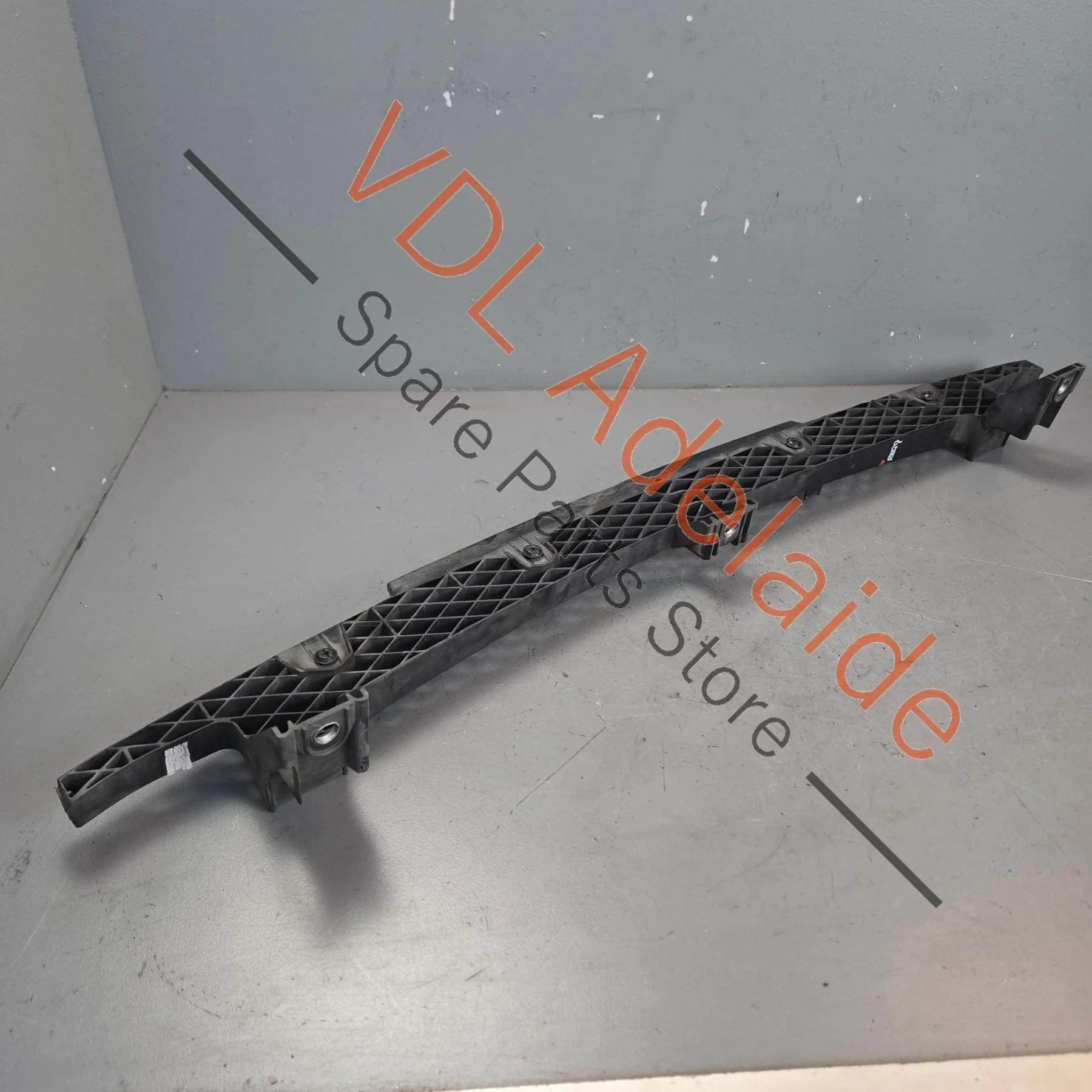 VW Touareg 7P Front Bumper Lower Guide Bracket 7P6807192 7P6807200 - Image 3