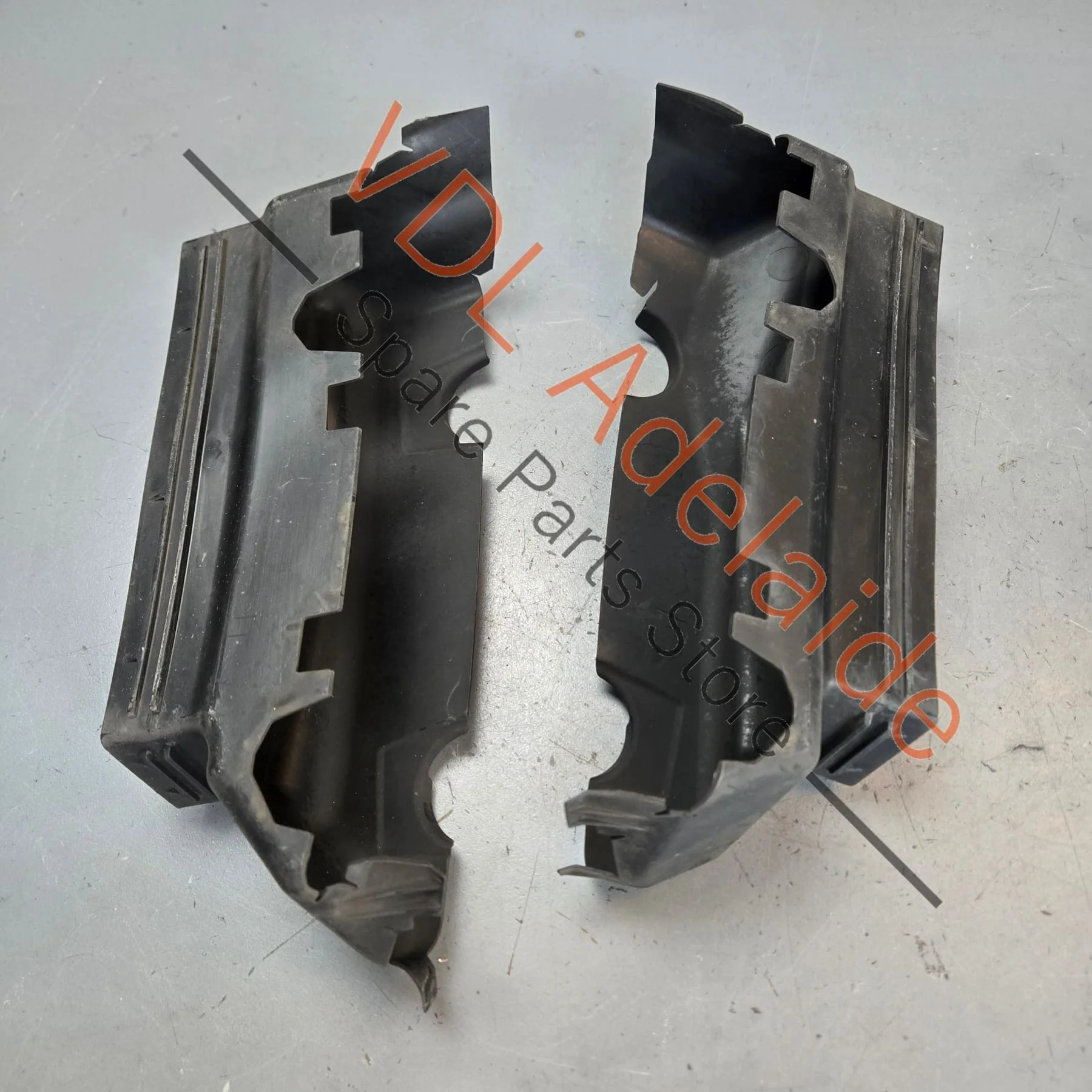VW Touareg 7P Air Duct Set Above Radiator 7P6121395 7P6121396