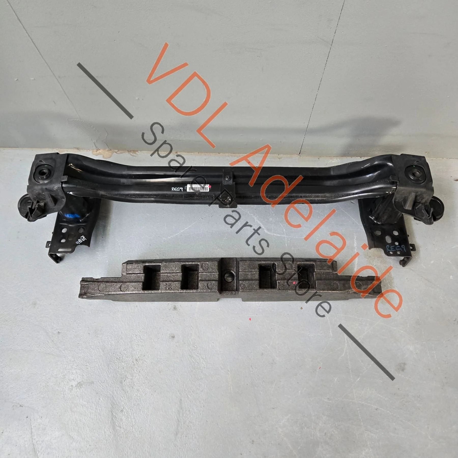 VW Touareg 7P Front Bumper Reo Reinforcement with Pedestrian Impact Foam 7P0807109D
