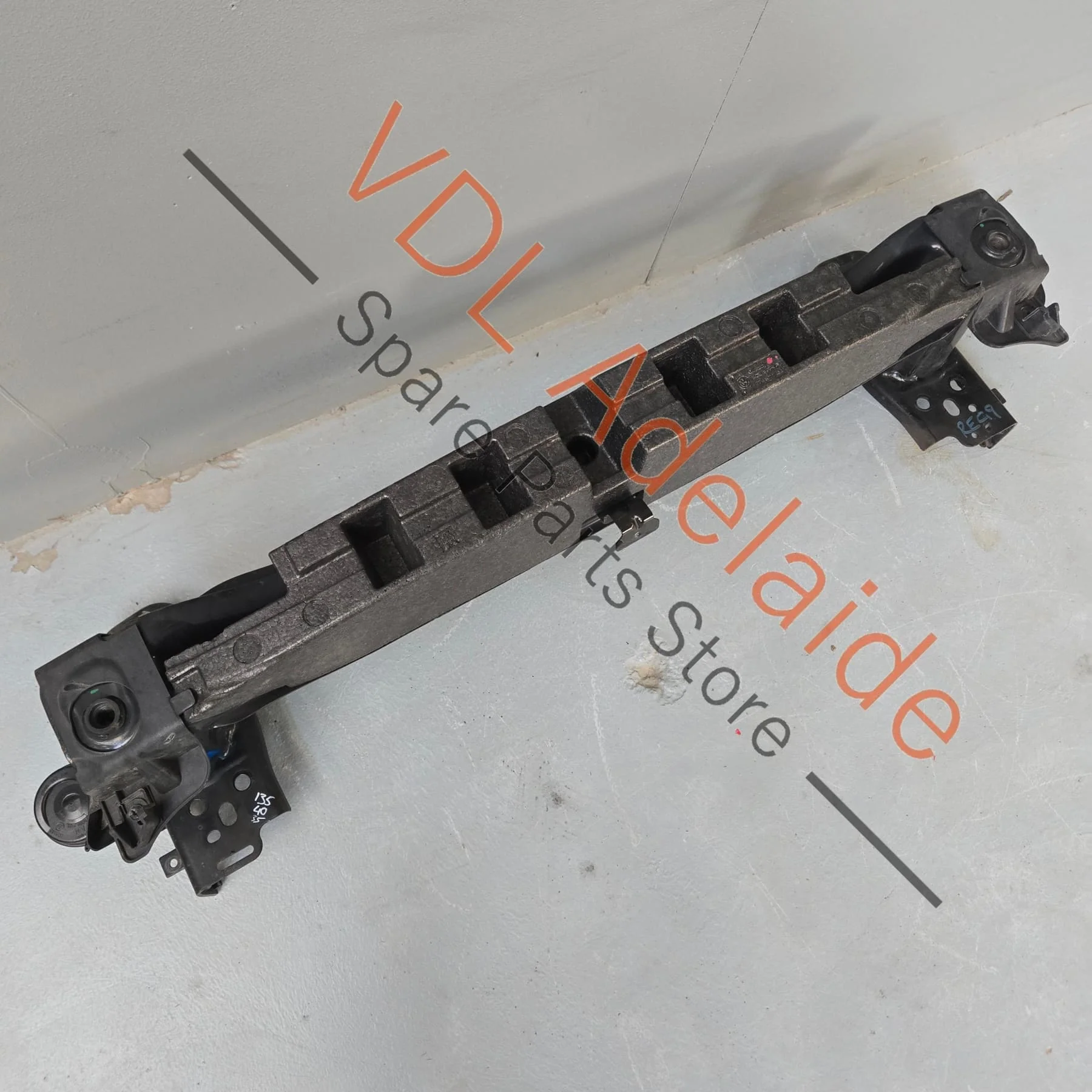 VW Touareg 7P Front Bumper Reo Reinforcement with Pedestrian Impact Foam 7P0807109D - Image 3