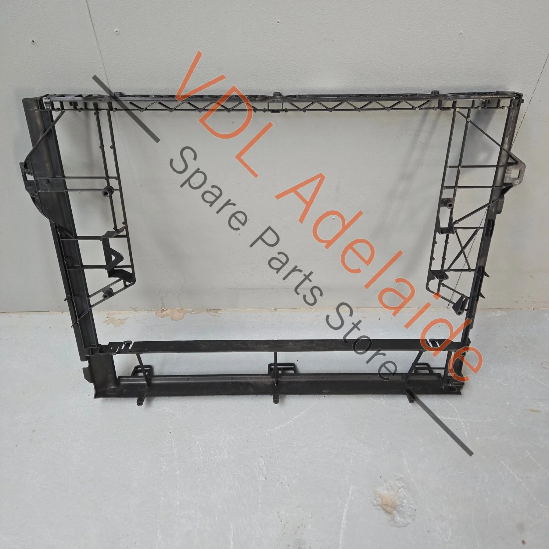 VW Touareg 7P Porsche Cayenne 958 92A  Radiator Surround Retaining Frame 7P6121201H