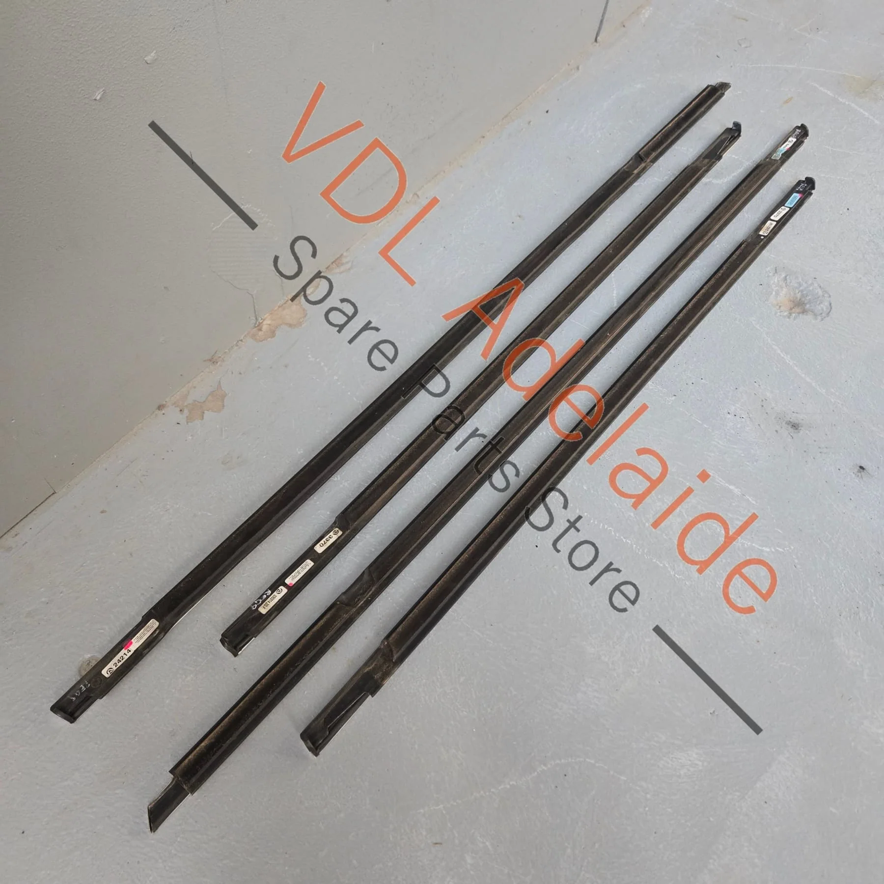 VW Touareg 7P Window Lower Exterior Trim Set "Glossy Aluminium" - Image 3
