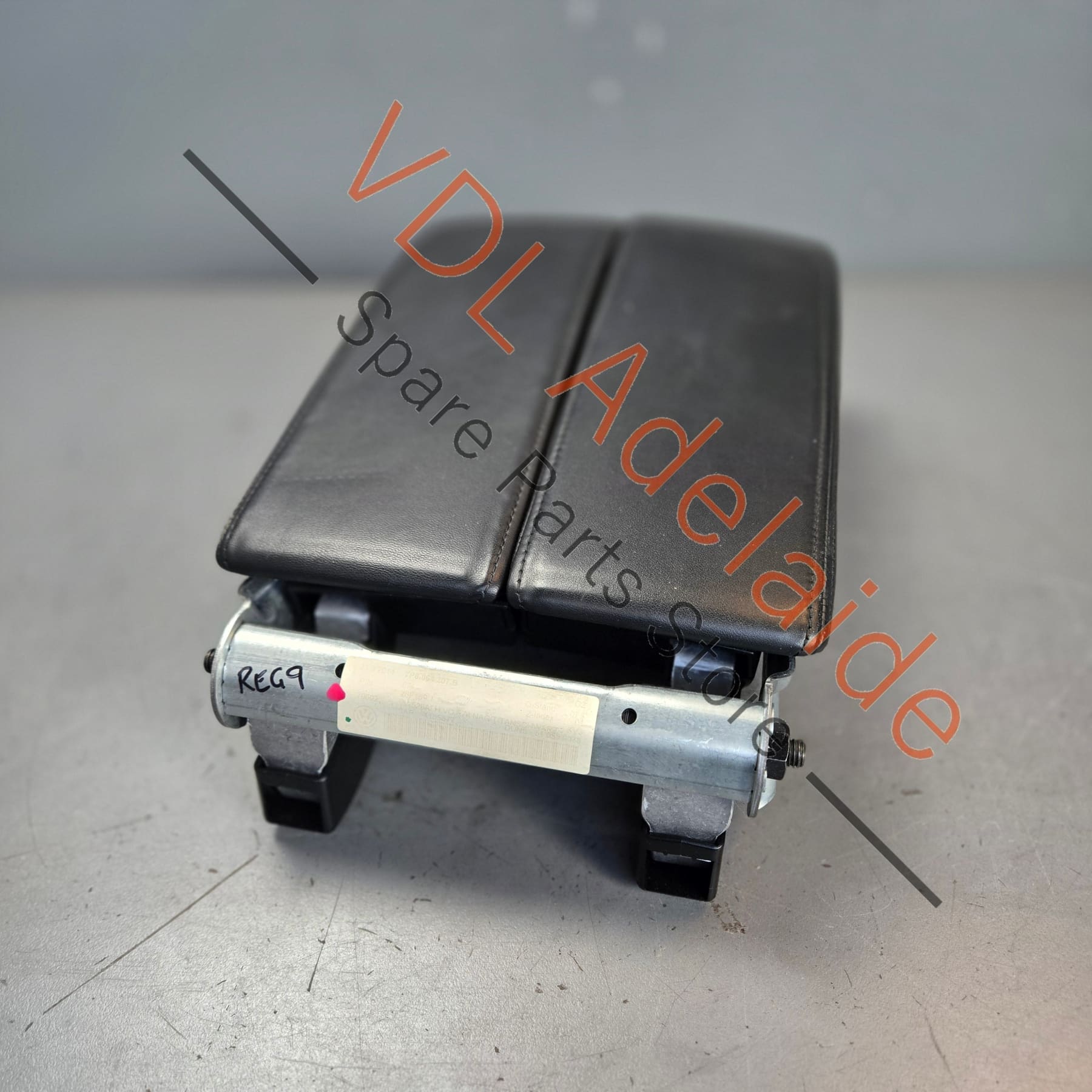 VW Touareg 7P 2-Part Armrest Arm Rest Black 7P6864207B - Image 7