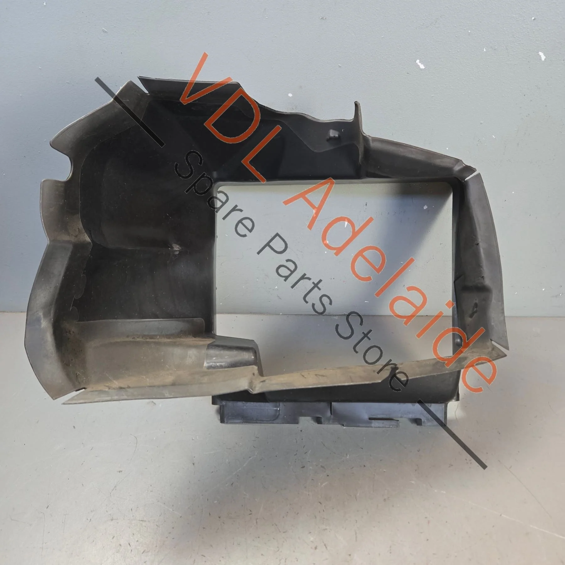 VW Touareg 7P Air Guide for Charge Air Cooler Left 7P6117335 - Image 2