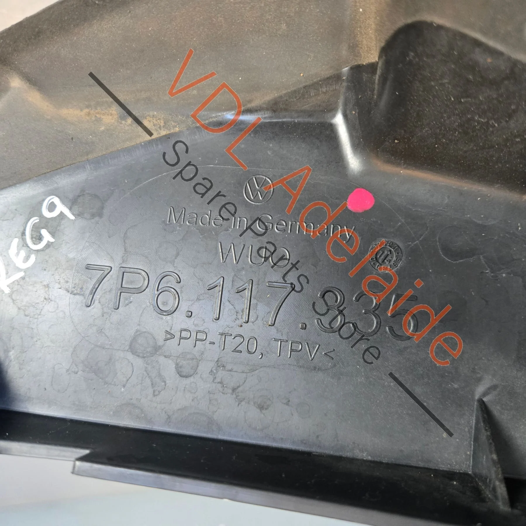 VW Touareg 7P Air Guide for Charge Air Cooler Left 7P6117335 - Image 3