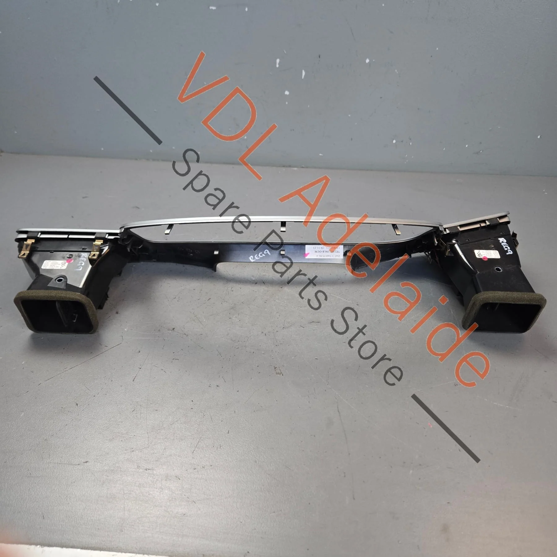 VW Touareg 7P Trim Surround for Dash Cluster RHD 7P2857109B 7P2857226B Aluminium Matt - Image 3
