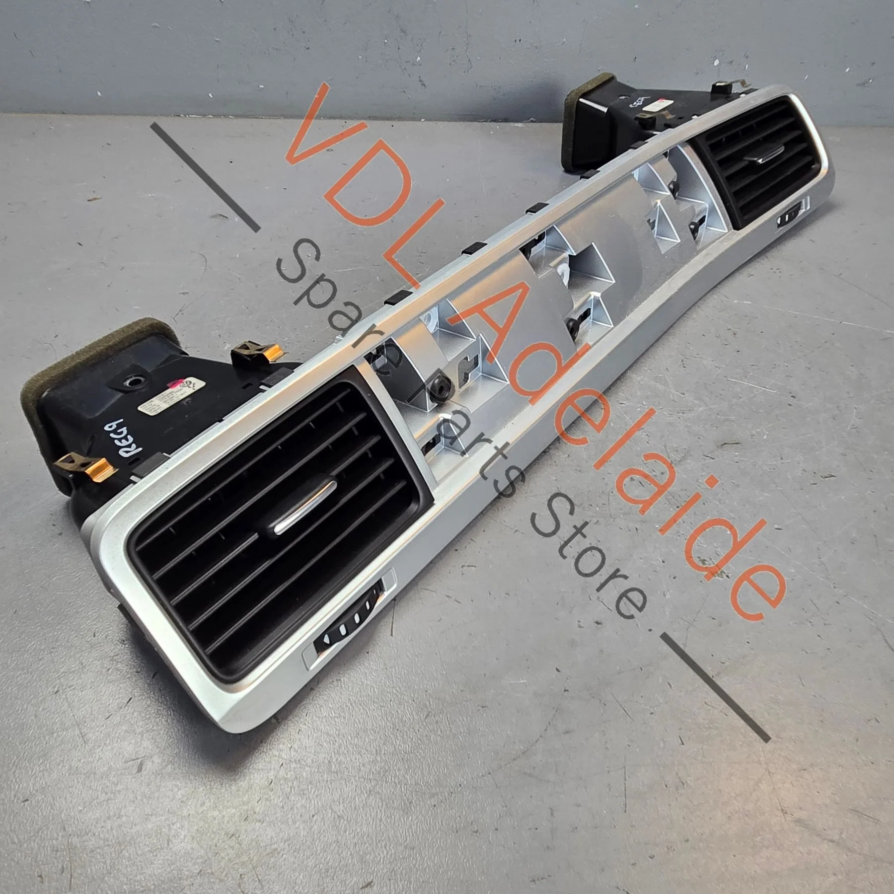 VW Touareg 7P Passenger Dash Insert & Vents RHD 7P2857221A 7P2857189A Aluminium Matt - Image 2