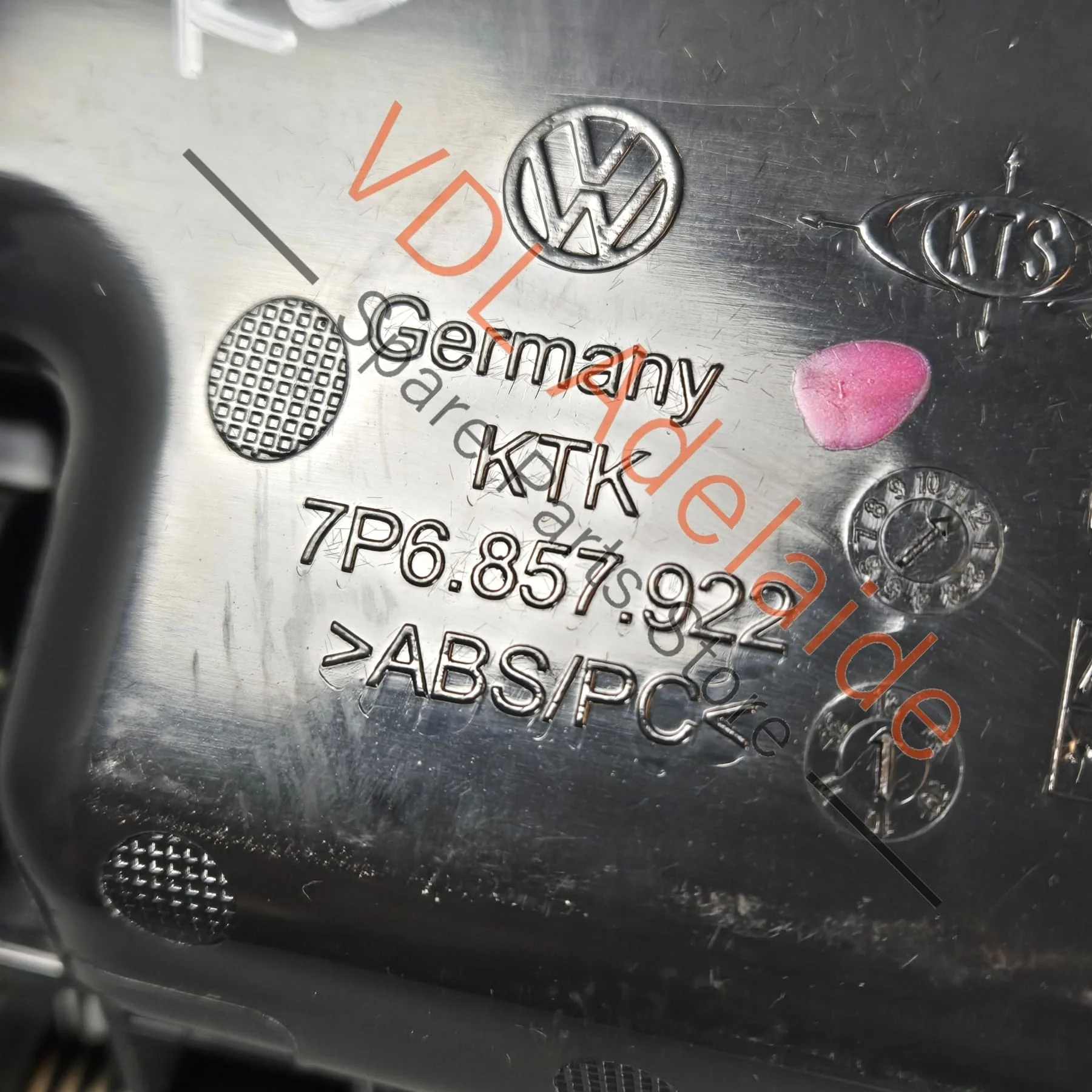 VW Touareg 7P Dash Top Centre Stowage Storage Compartment 7P6857922G - Image 4