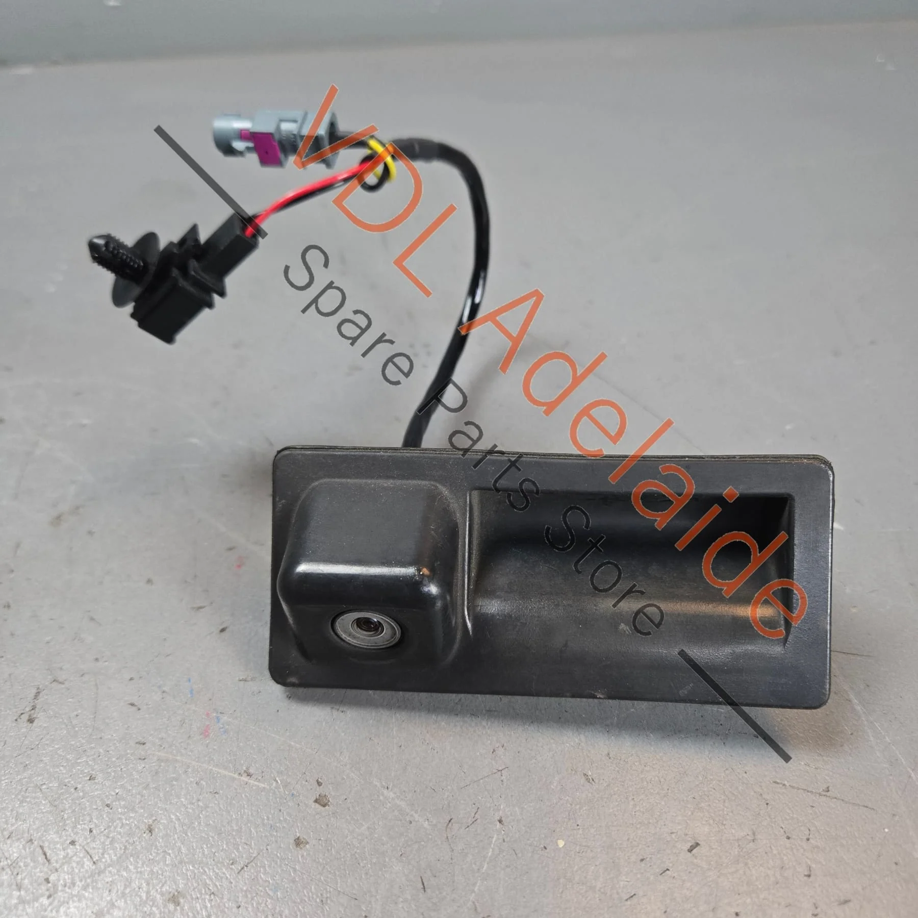 VW Touareg 7P Switch for Electric Lid Lock Actuator with Reversing Camera 3C9827566A