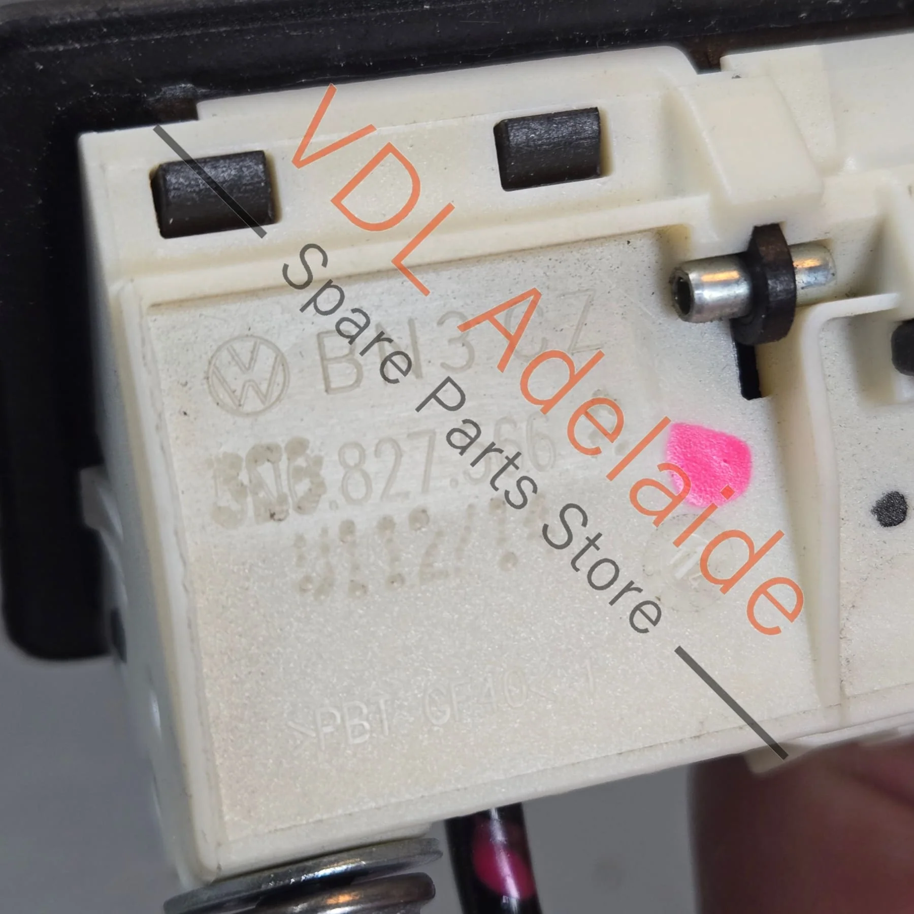 VW Touareg 7P Switch for Electric Lid Lock Actuator with Reversing Camera 3C9827566A - Image 3