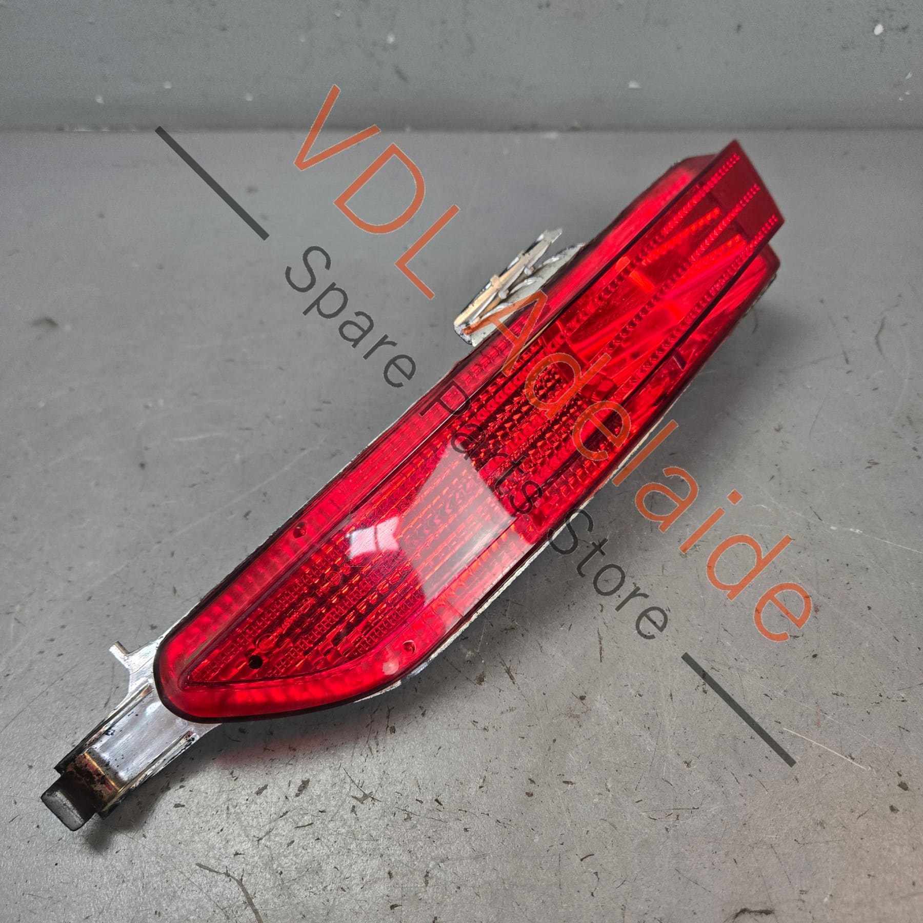 VW Touareg 7P Rear Left Reflector Trim 7P6945701C - Image 2