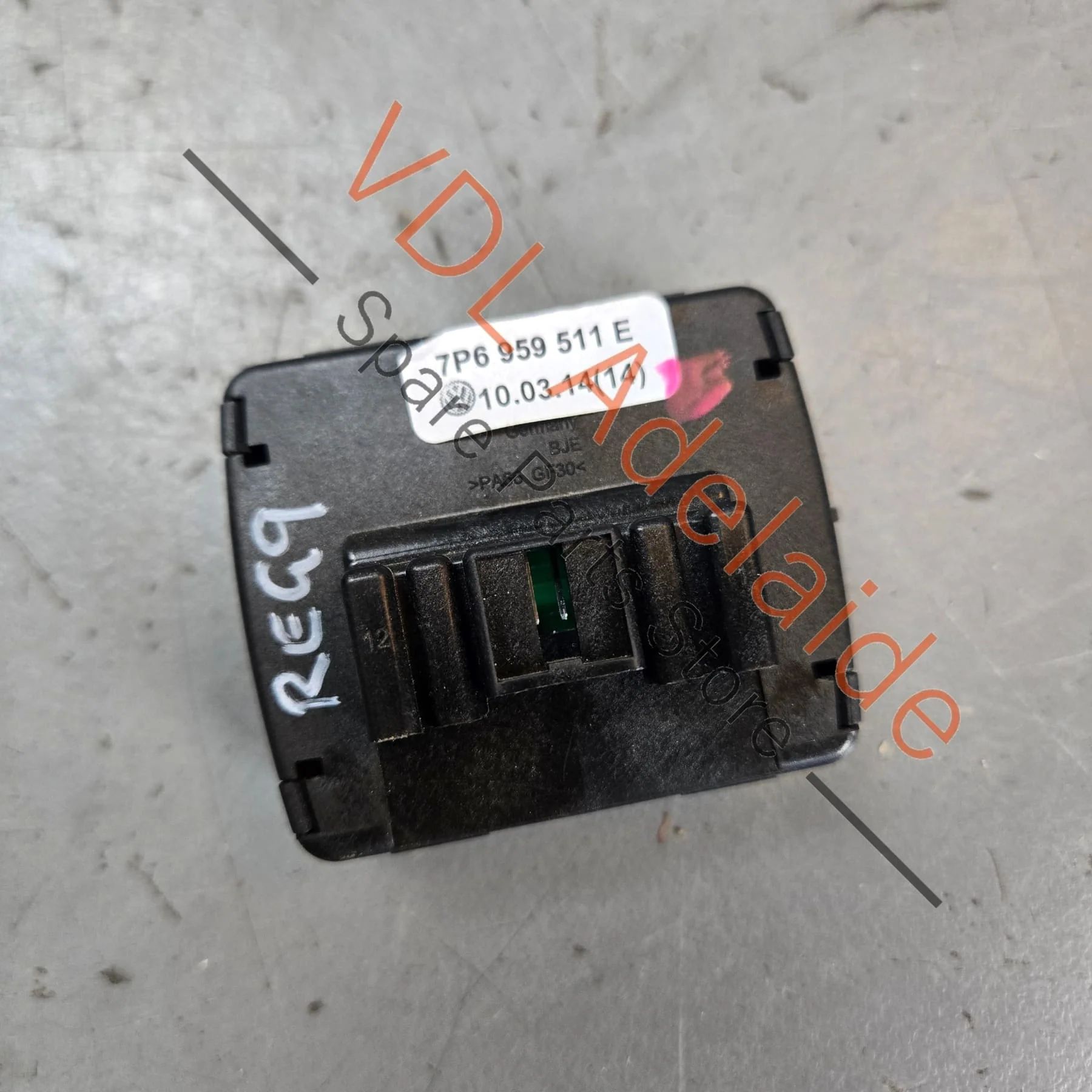 VW Touareg 7P Switch for Load Edge Lowering 7P6959511E - Image 2