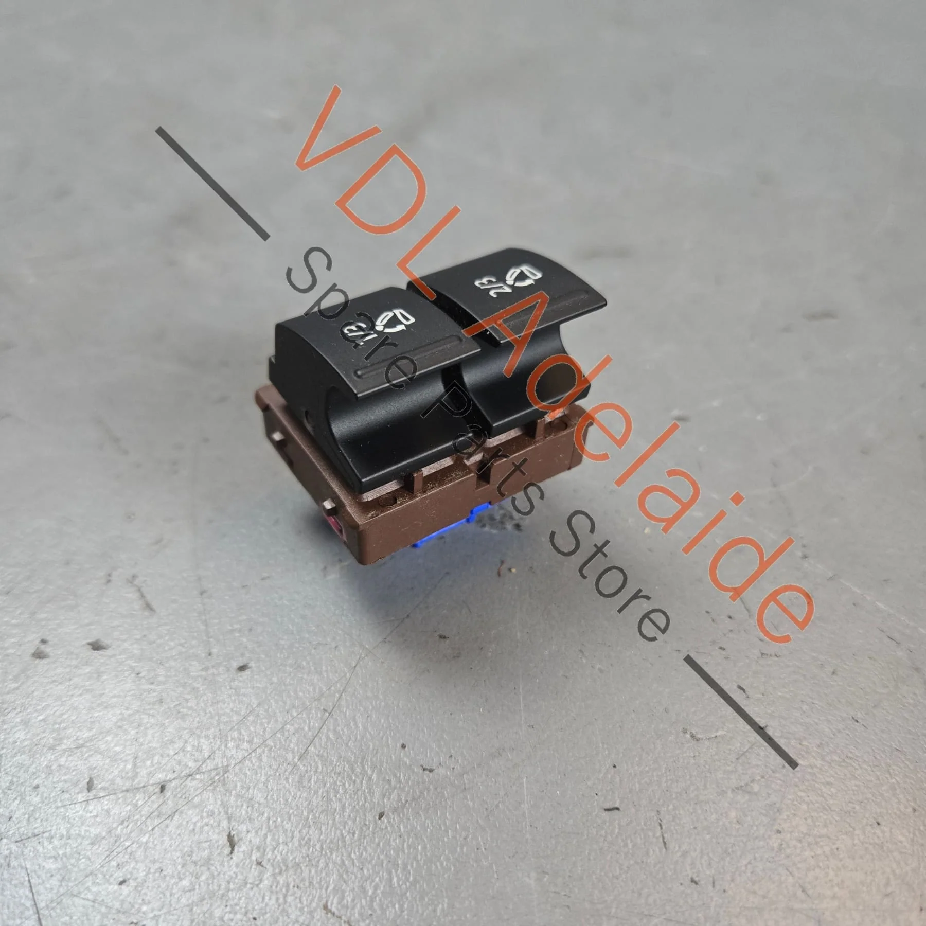 VW Touareg 7P Switch for Backrest Release Mechanism 7P6959519 - Image 2