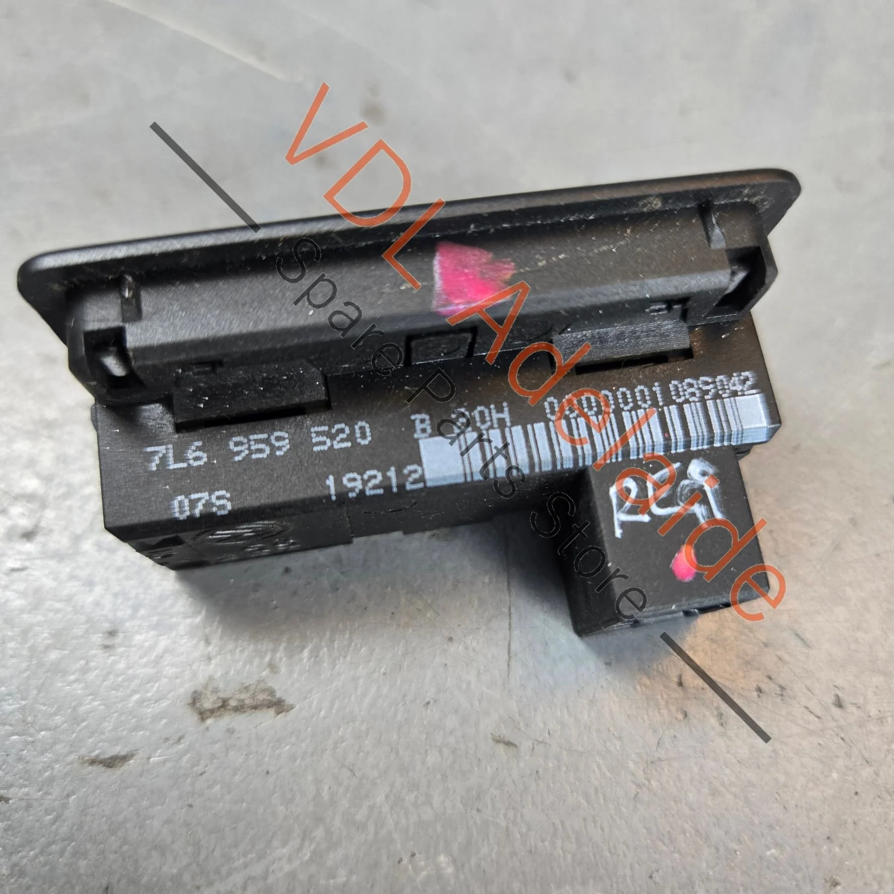 VW Touareg 7P Switch Button for Rear Lid Tailgate Boot Actuation 7L6959520B - Image 2
