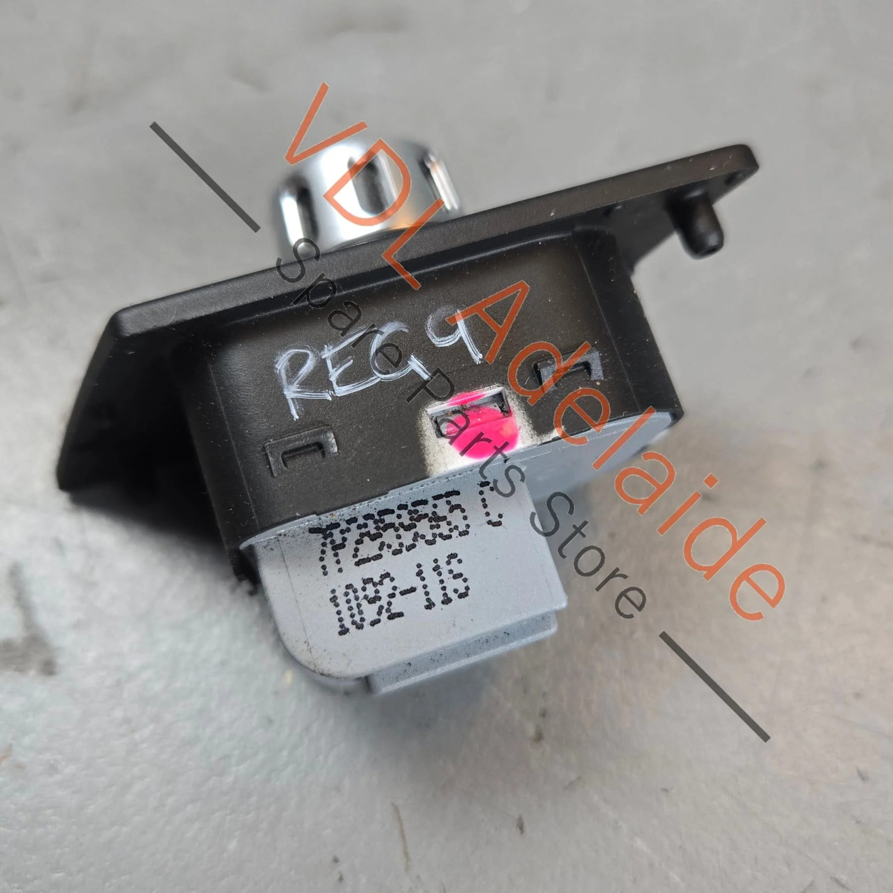 VW Touareg 7P Switch for Electric Adjustable Exterior Mirrors RHD 7P2959565C - Image 2