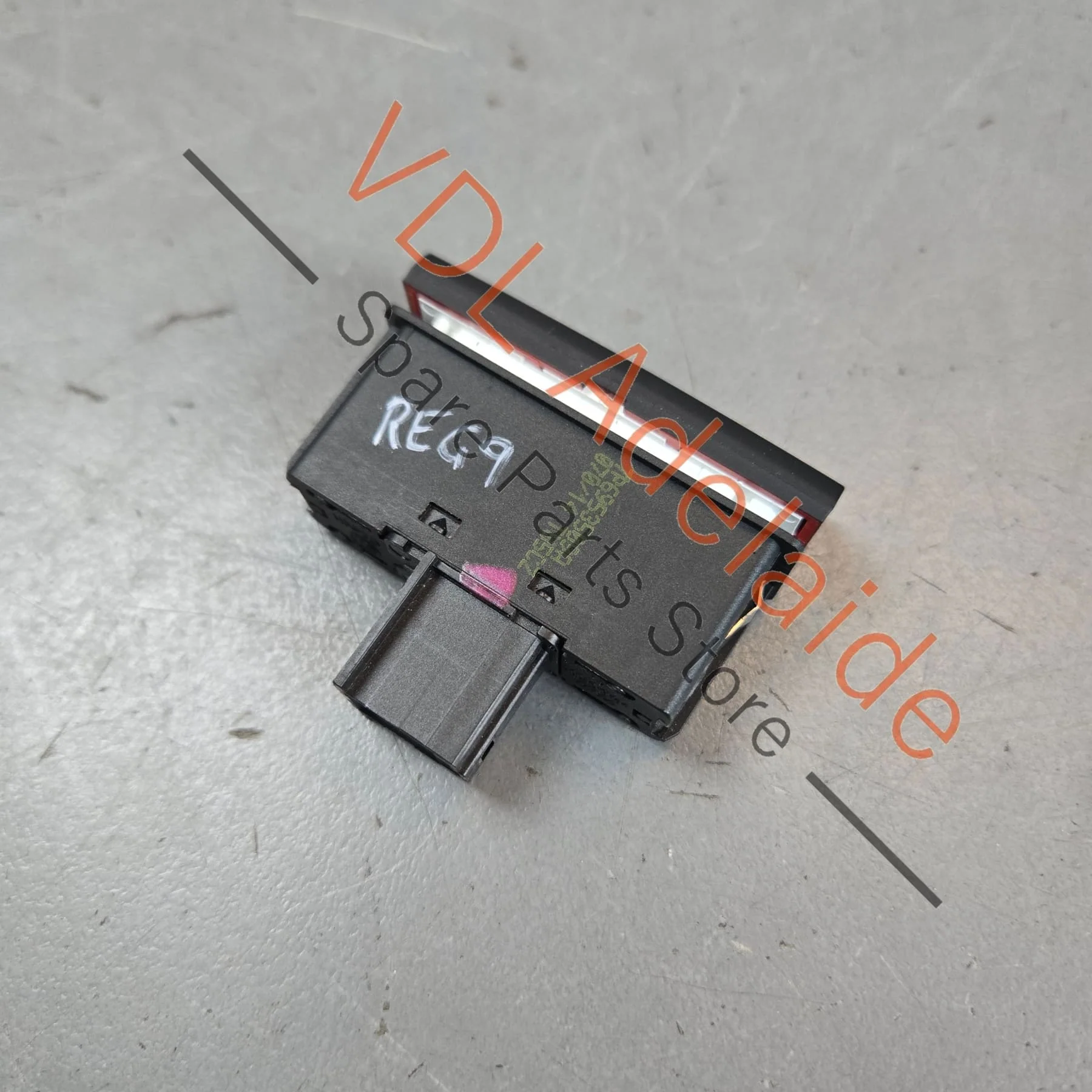 VW Touareg 7P Emergency Hazard Light Switch 7P6953509A - Image 2