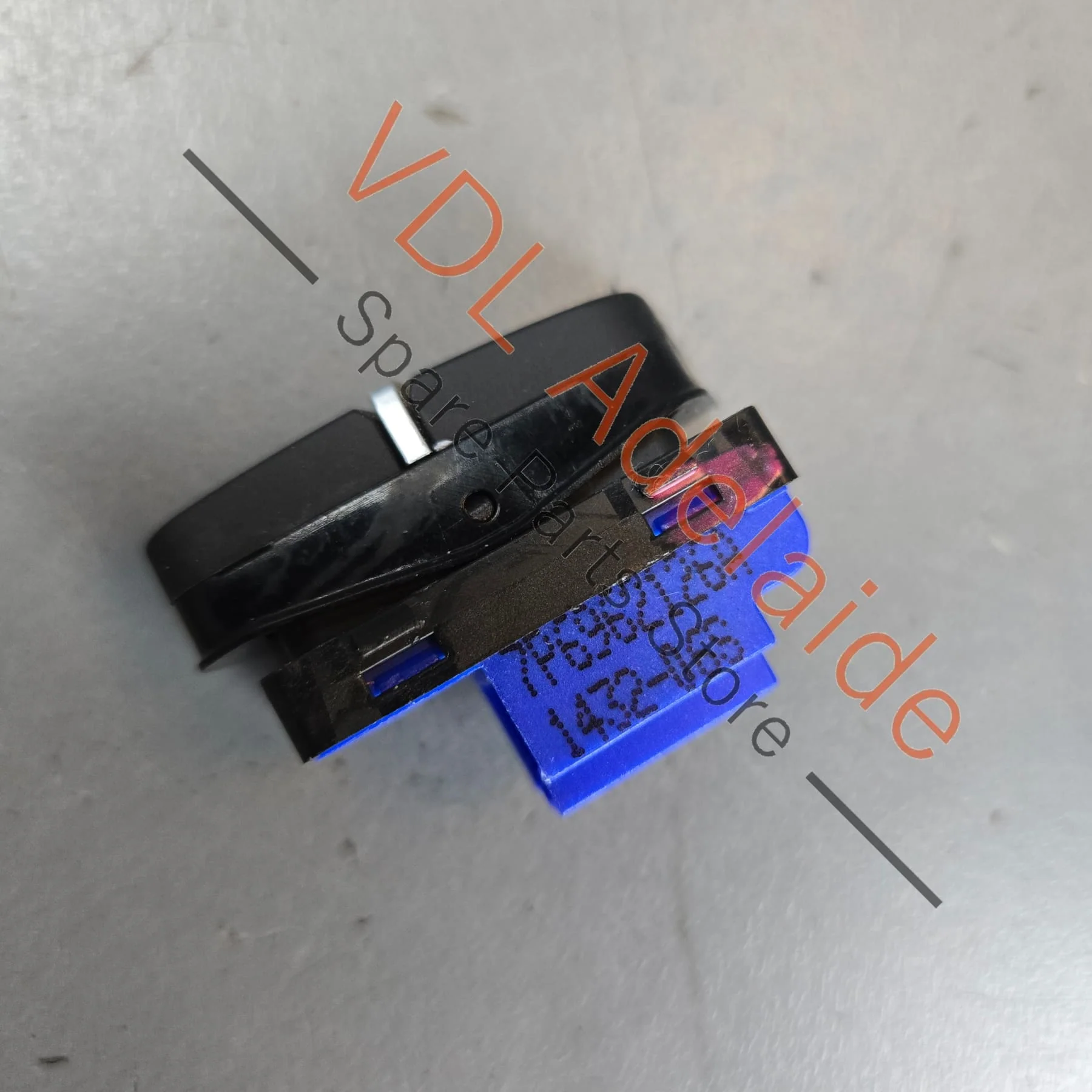VW Touareg 7P Safety Switch for Central Locking Right 7P6962126A - Image 2