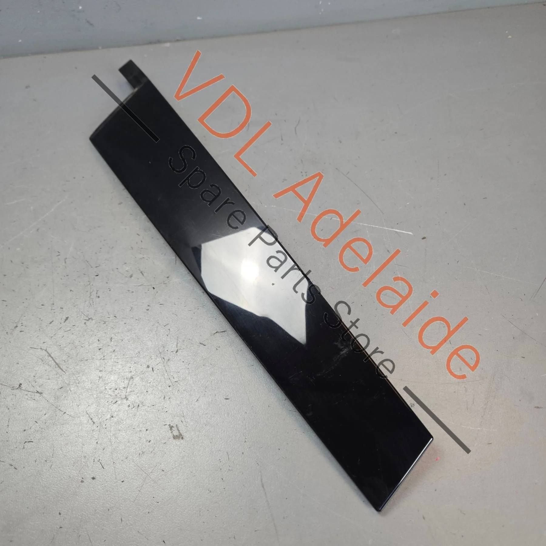 VW Touareg 7P Front Left B-Pillar Exterior Trim 7P6837901B - Image 4