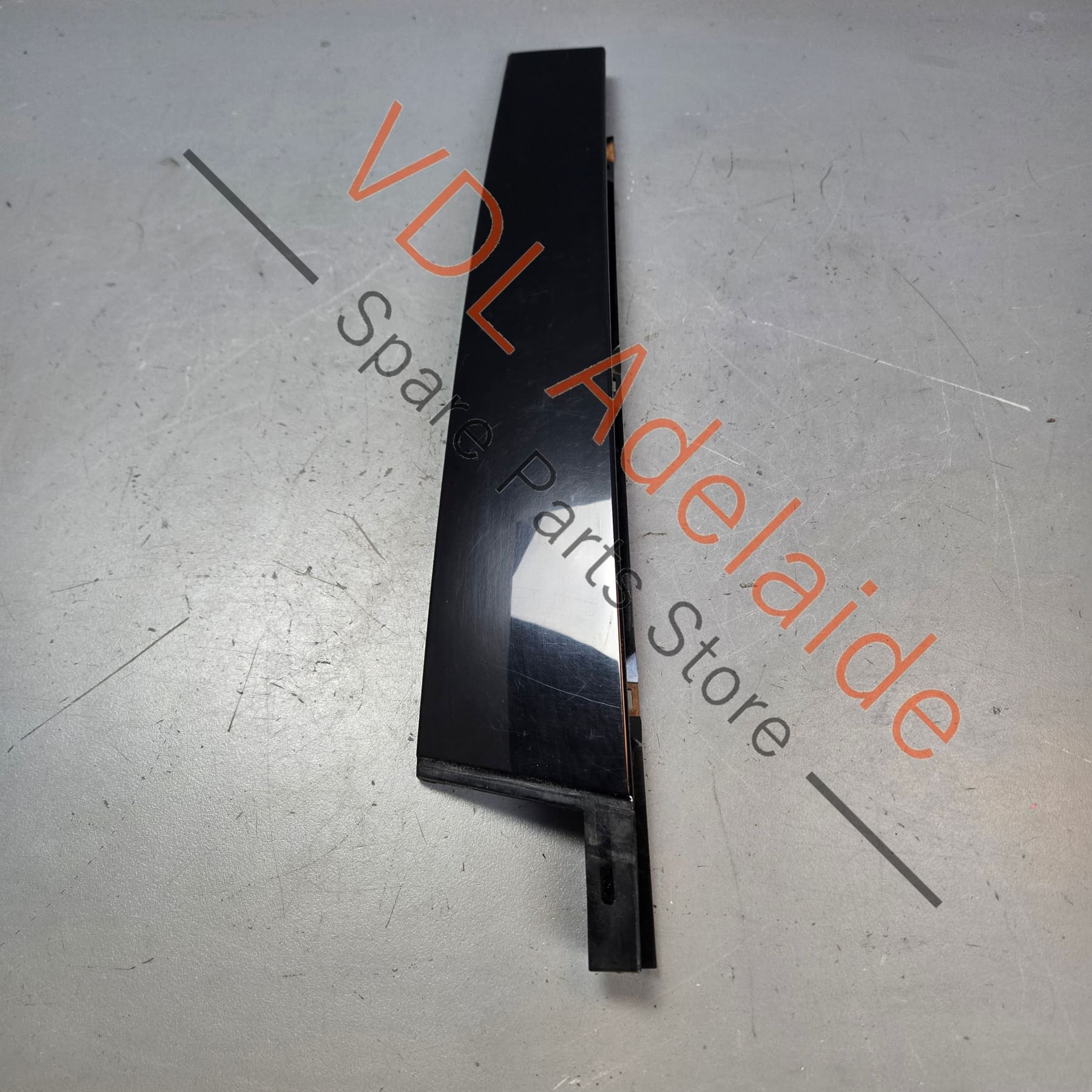 VW Touareg 7P Front Right B-Pillar Exterior Trim 7P6837902B