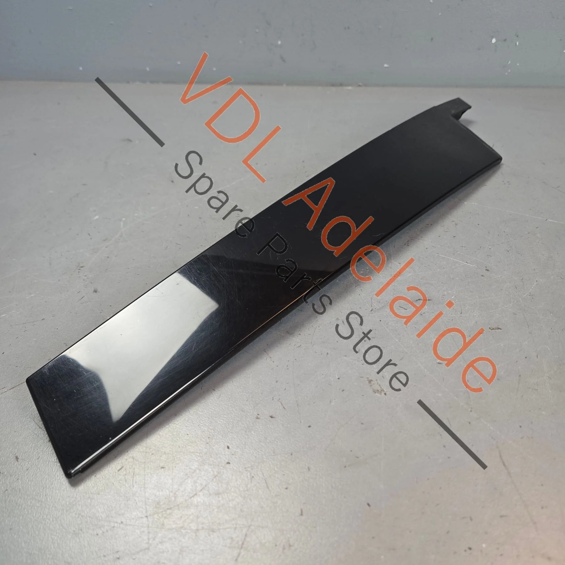 VW Touareg 7P Front Right B-Pillar Exterior Trim 7P6837902B - Image 5