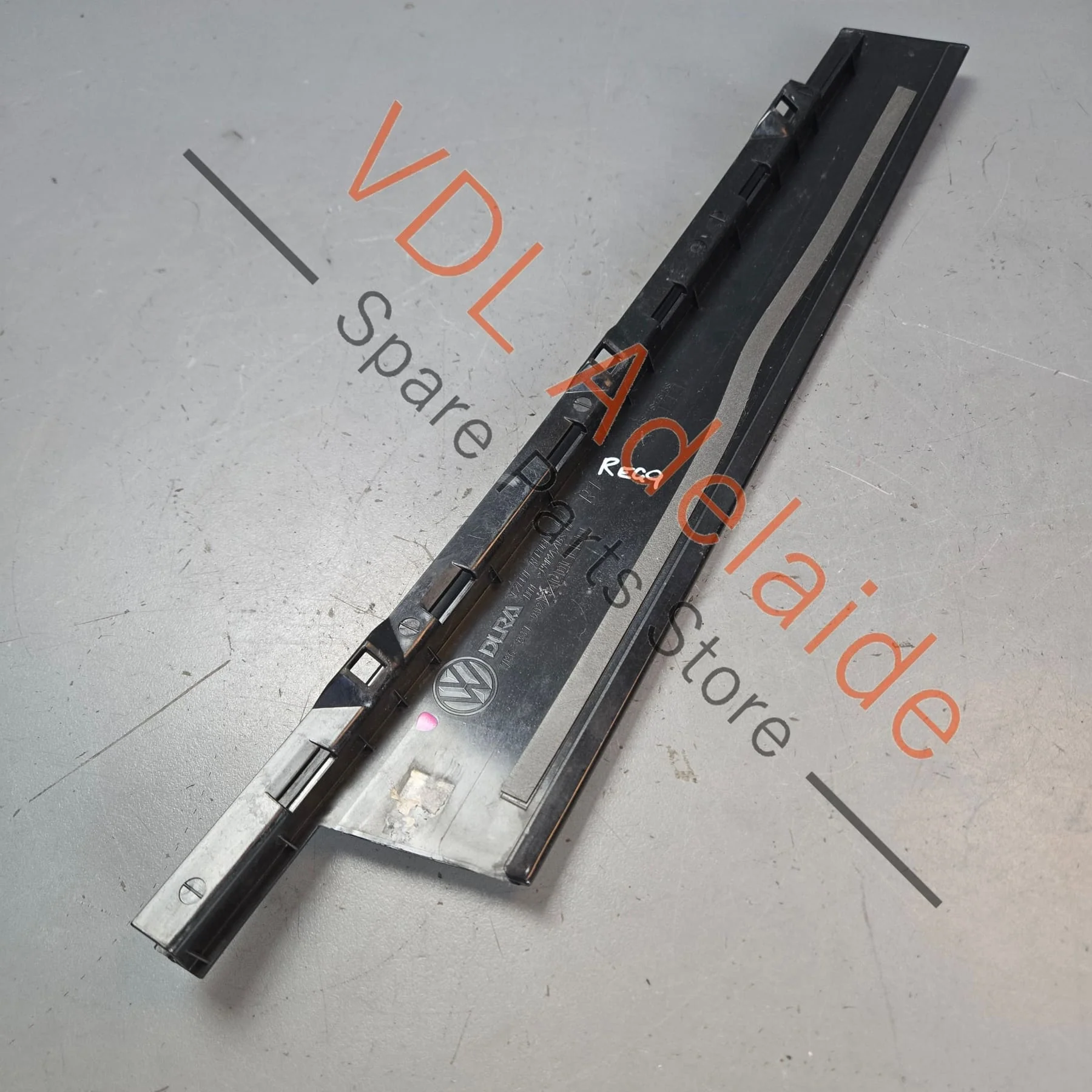 VW Touareg 7P Front Right B-Pillar Exterior Trim 7P6837902B - Image 6