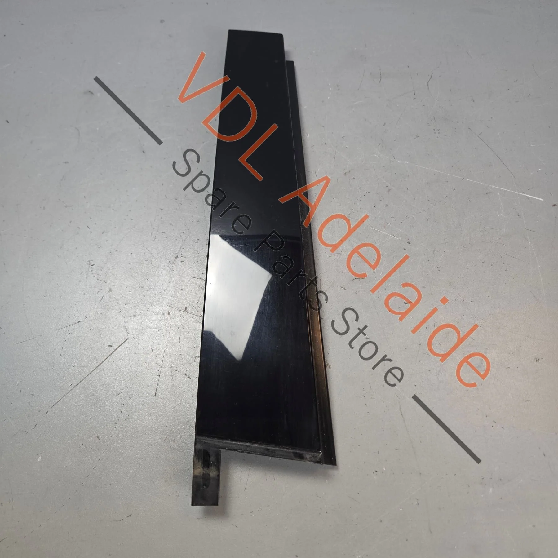 VW Touareg 7P Rear Right B-Pillar Exterior Trim 7P6839902C