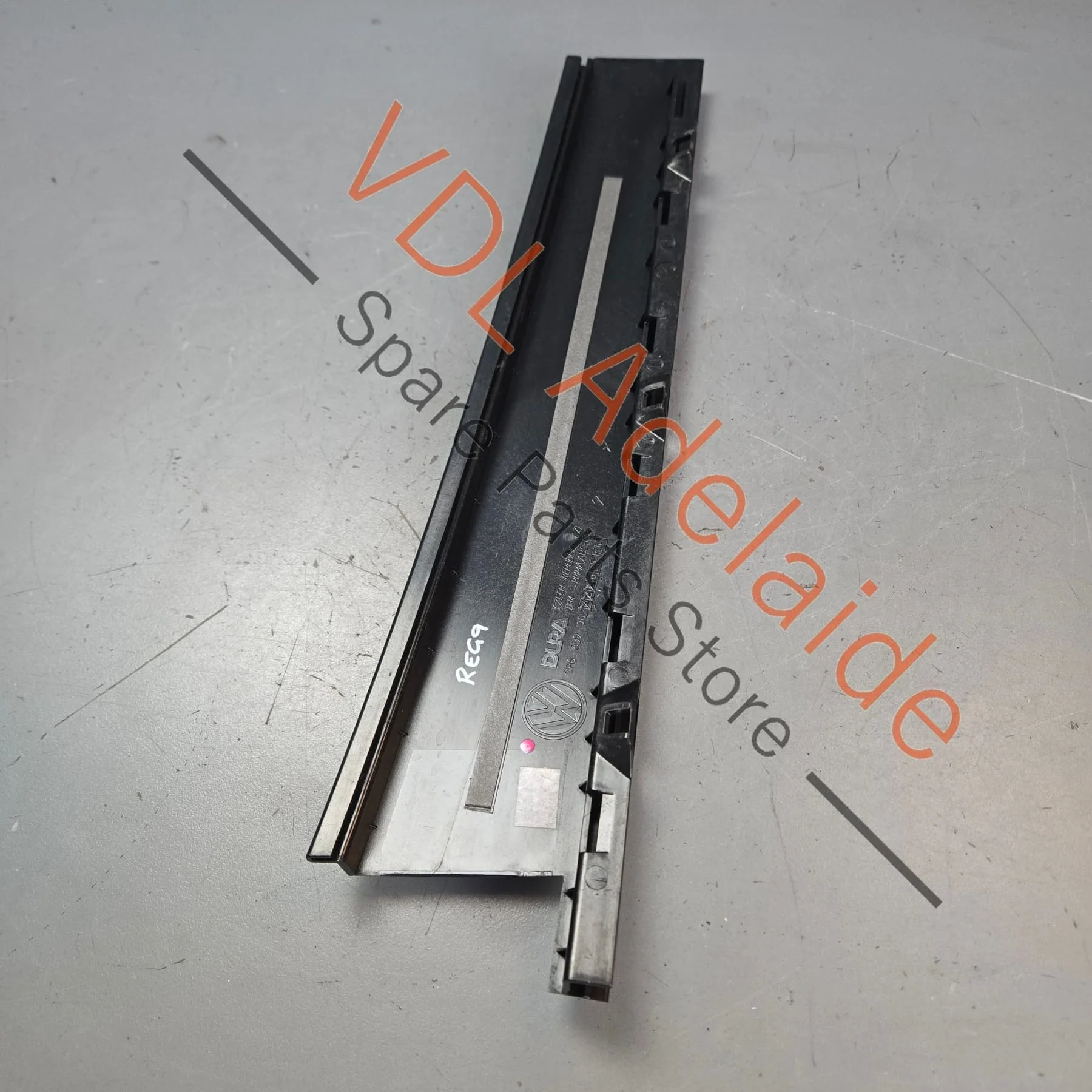 VW Touareg 7P Rear Right B-Pillar Exterior Trim 7P6839902C - Image 6