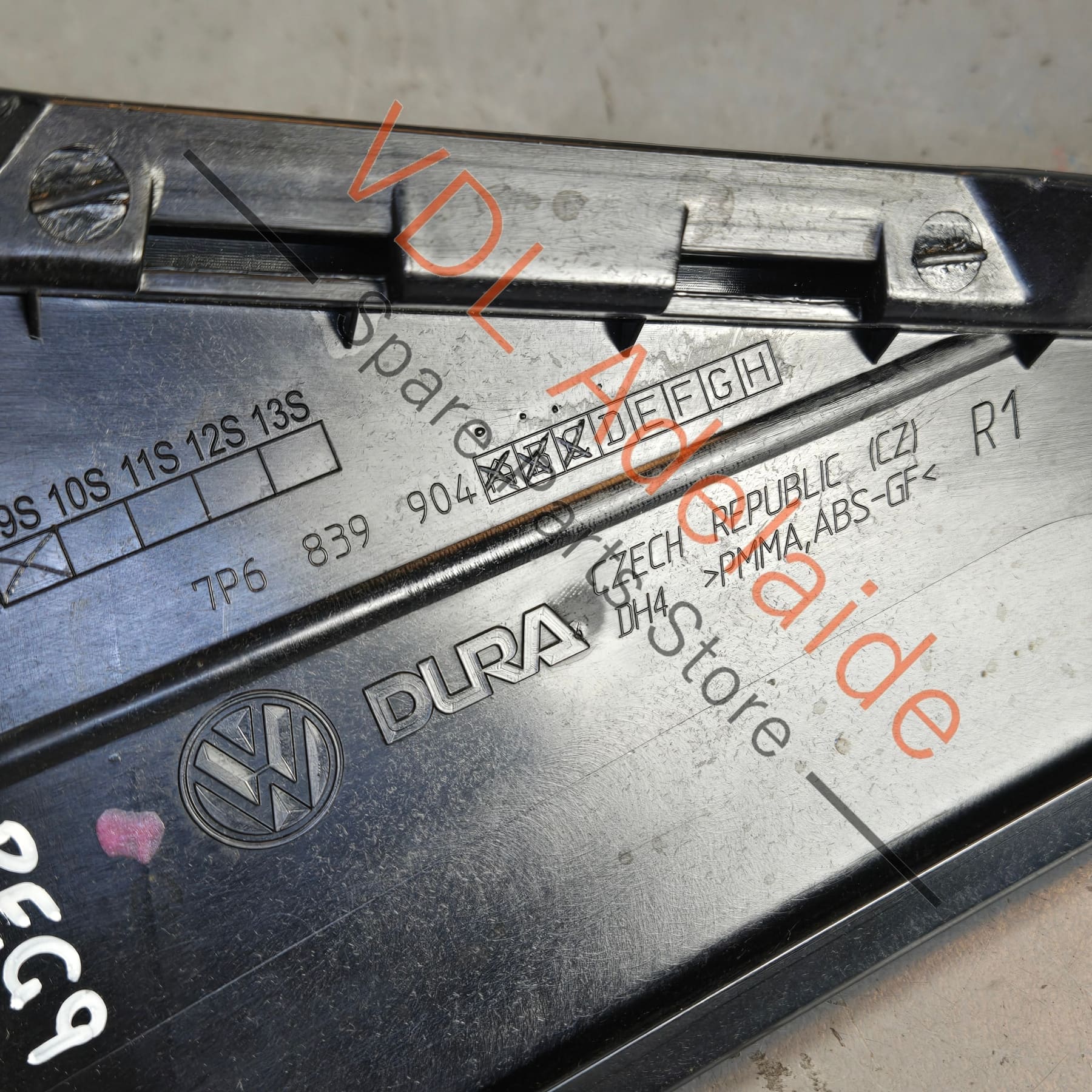 VW Touareg 7P Rear Right Door Exterior Trim 7P6839904C - Image 3