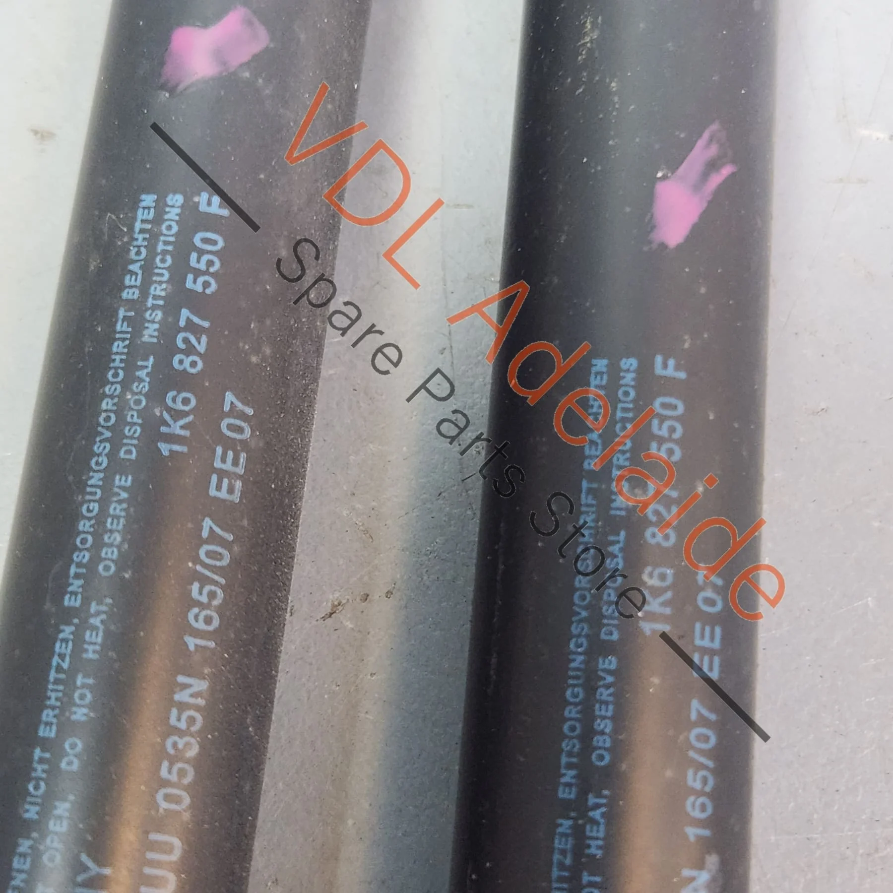 Volkswagen VW Golf Mk5 R32 Boot Back Rear Hatch Lift Gas Strut Struts Pair 1K6827550F - Image 2