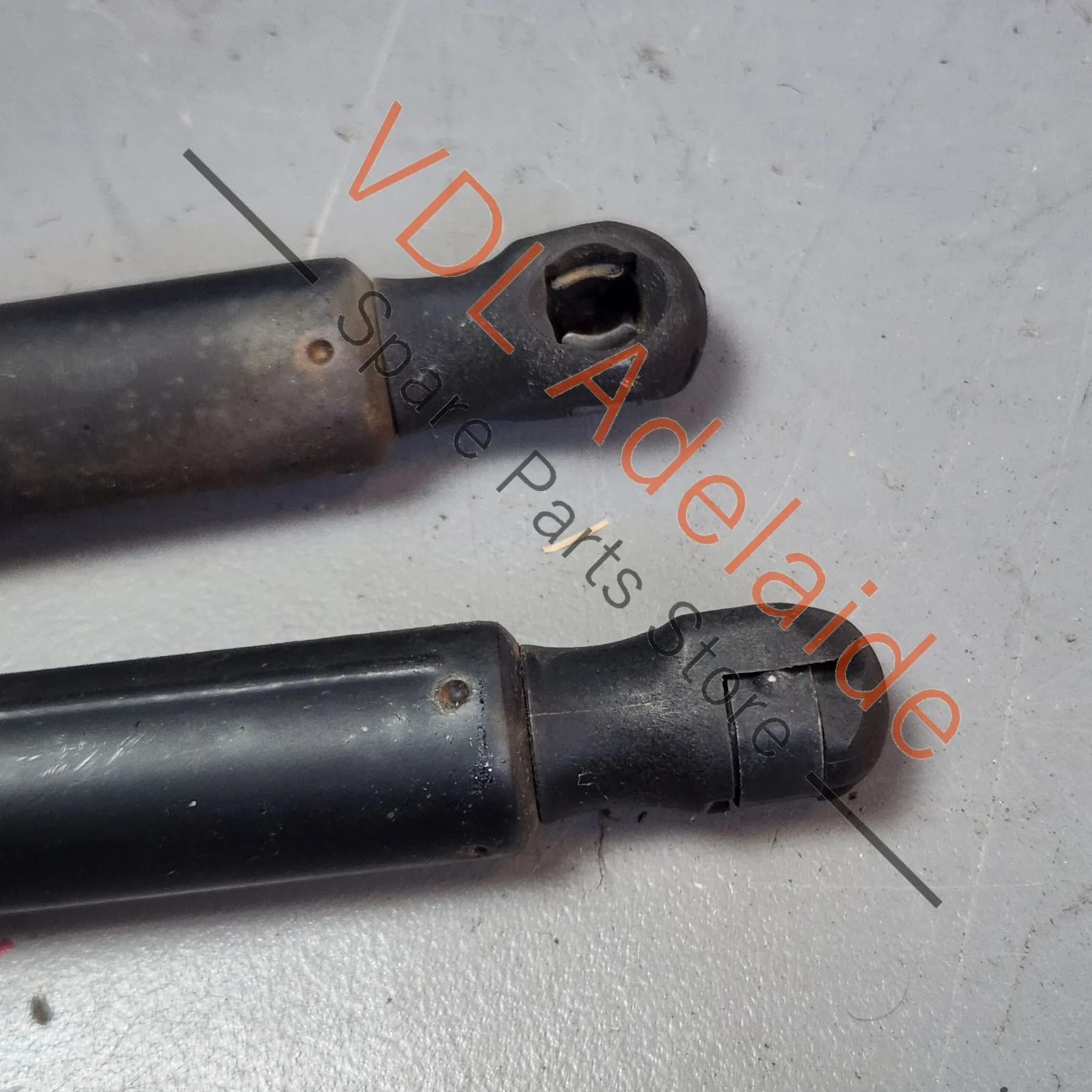 Volkswagen VW Golf Mk5 R32 Boot Back Rear Hatch Lift Gas Strut Struts Pair 1K6827550F - Image 6