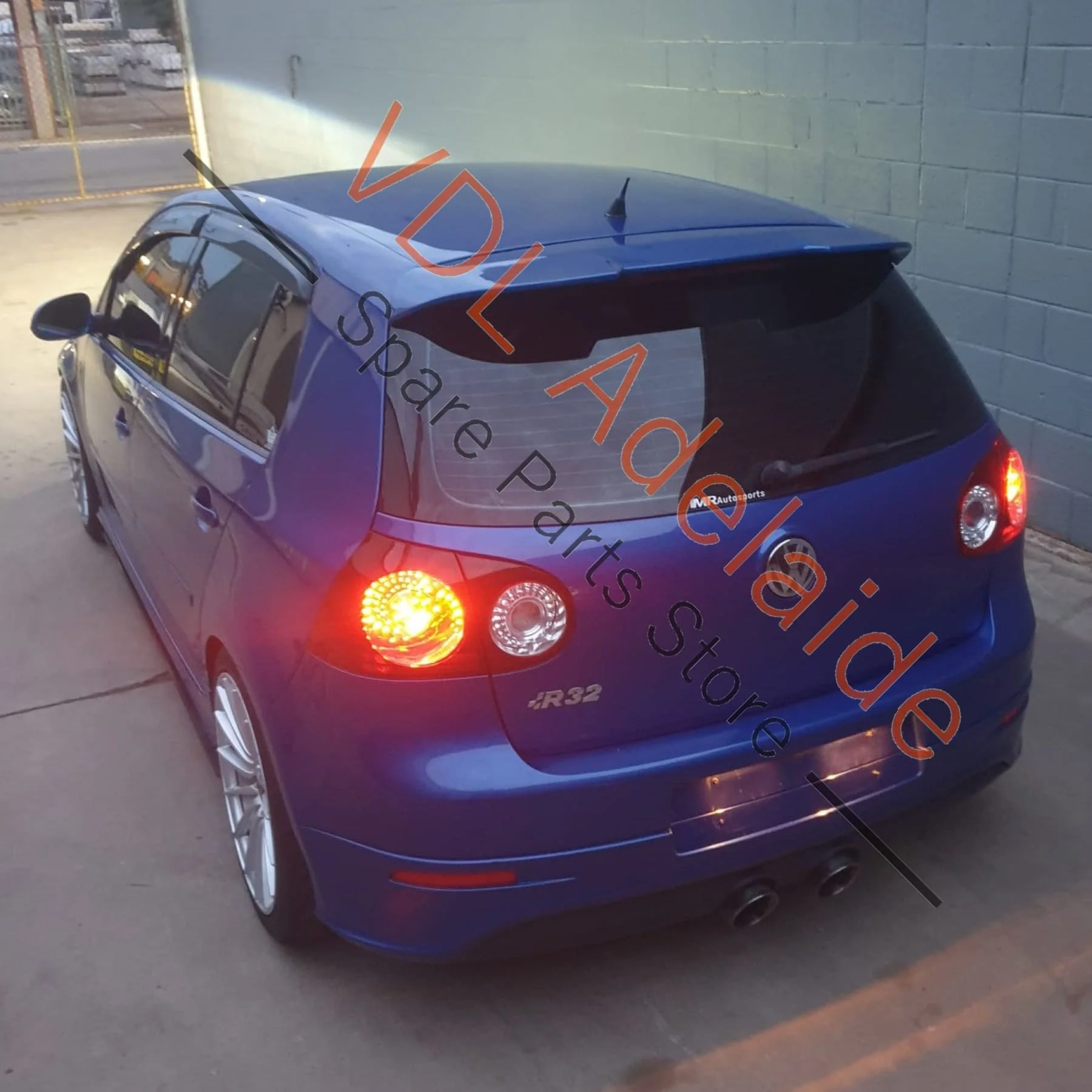 Volkswagen VW Golf Mk5 R32 Boot Back Rear Hatch Lift Gas Strut Struts Pair 1K6827550F - Image 7