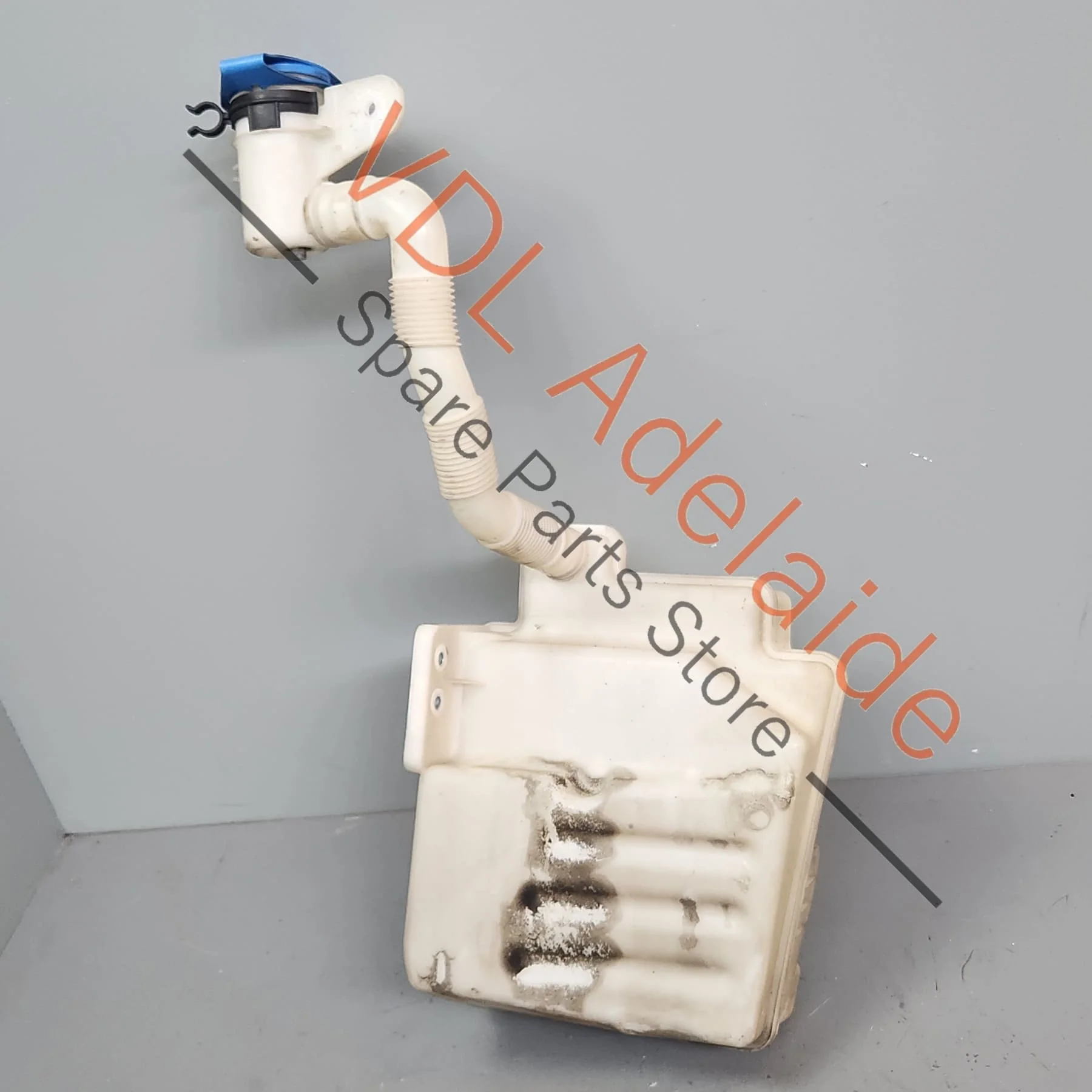 VW Golf R32 Windscreen Washer Bottle Tank Reservoir complete with motors 1K0955453S - Image 3