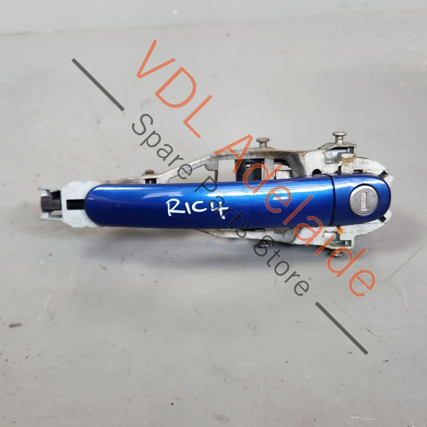 VW Golf MK5 Drivers Exterior Door Handle Assembly Complete 3B0837205G GRU 1K0837885A