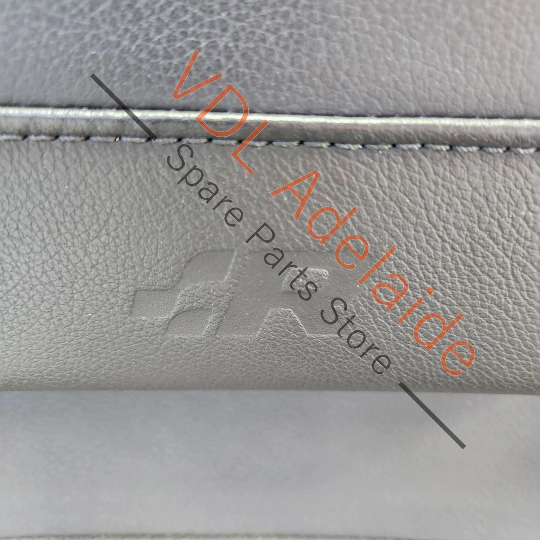 VW Golf R32 MK5 FRONT PAIR of Leather Sport Seats Interior Trim w/Heaters - Image 2