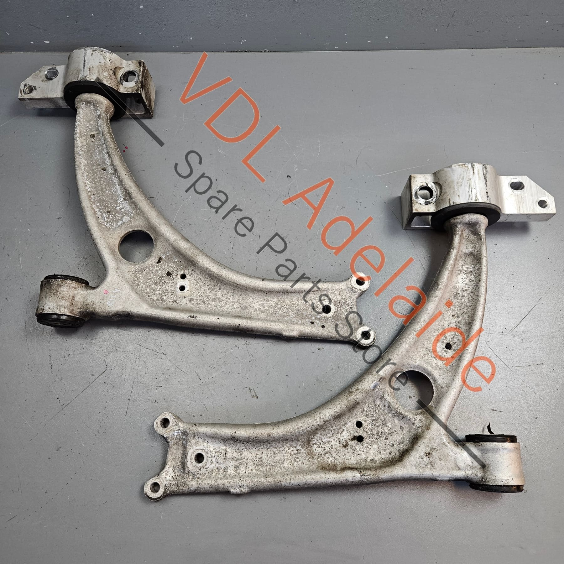 Pair of Cast Aluminium Lower Control Arms for Golf R32