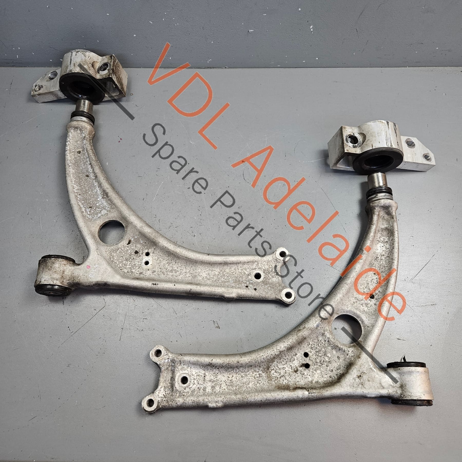 Pair of Cast Aluminium Lower Control Arms for Golf R32 - Image 3