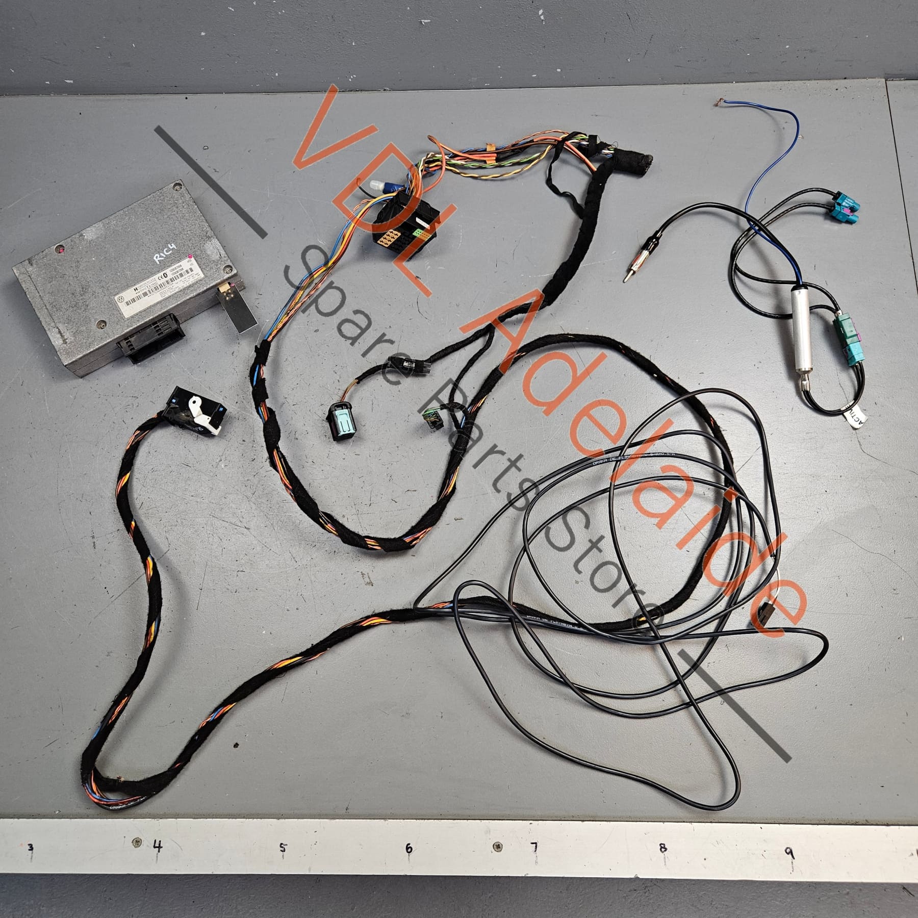 VW Golf MK5 Genuine Bluetooth Upgrade Kit Includes wiring 1Z0035729B