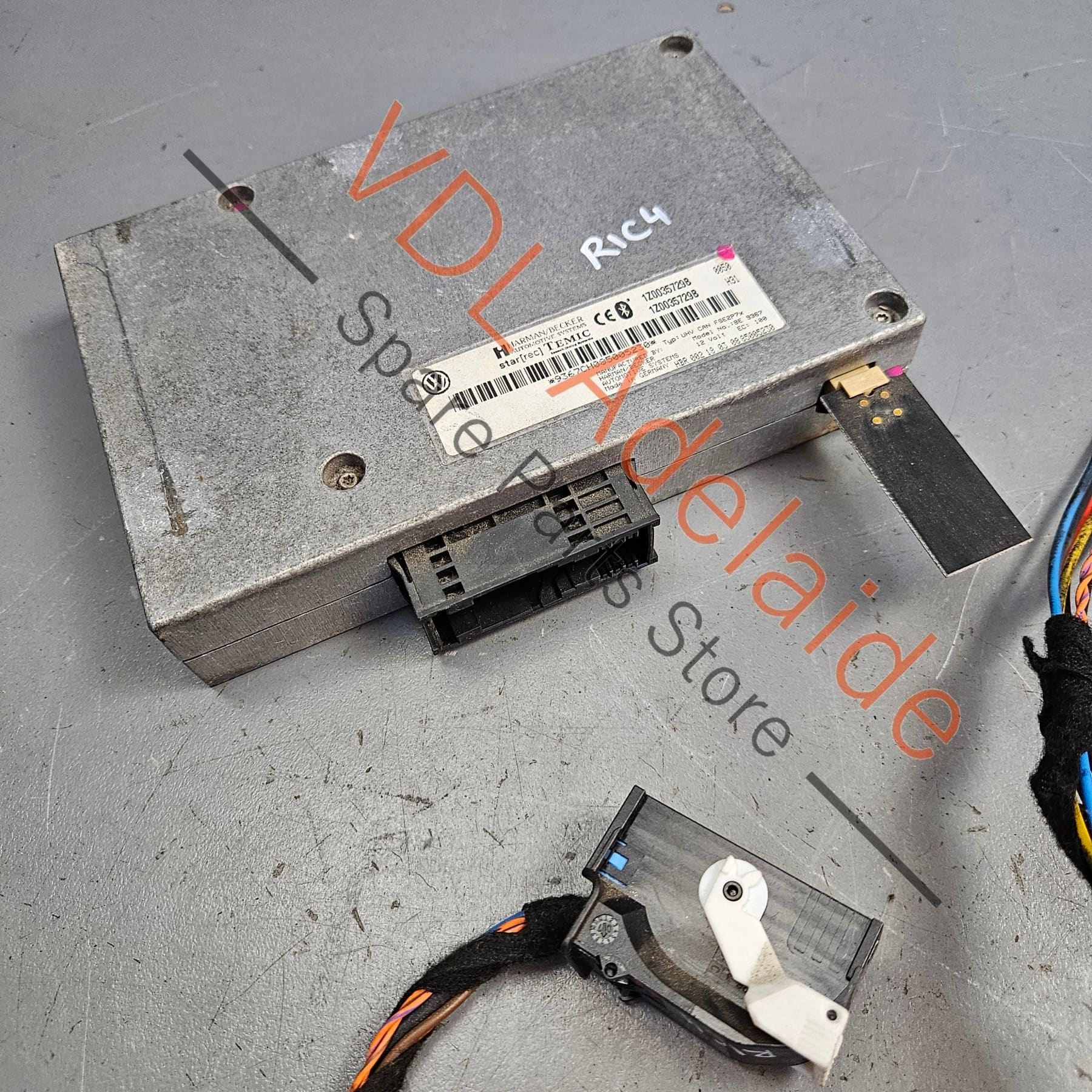 VW Golf MK5 Genuine Bluetooth Upgrade Kit Includes wiring 1Z0035729B - Image 2