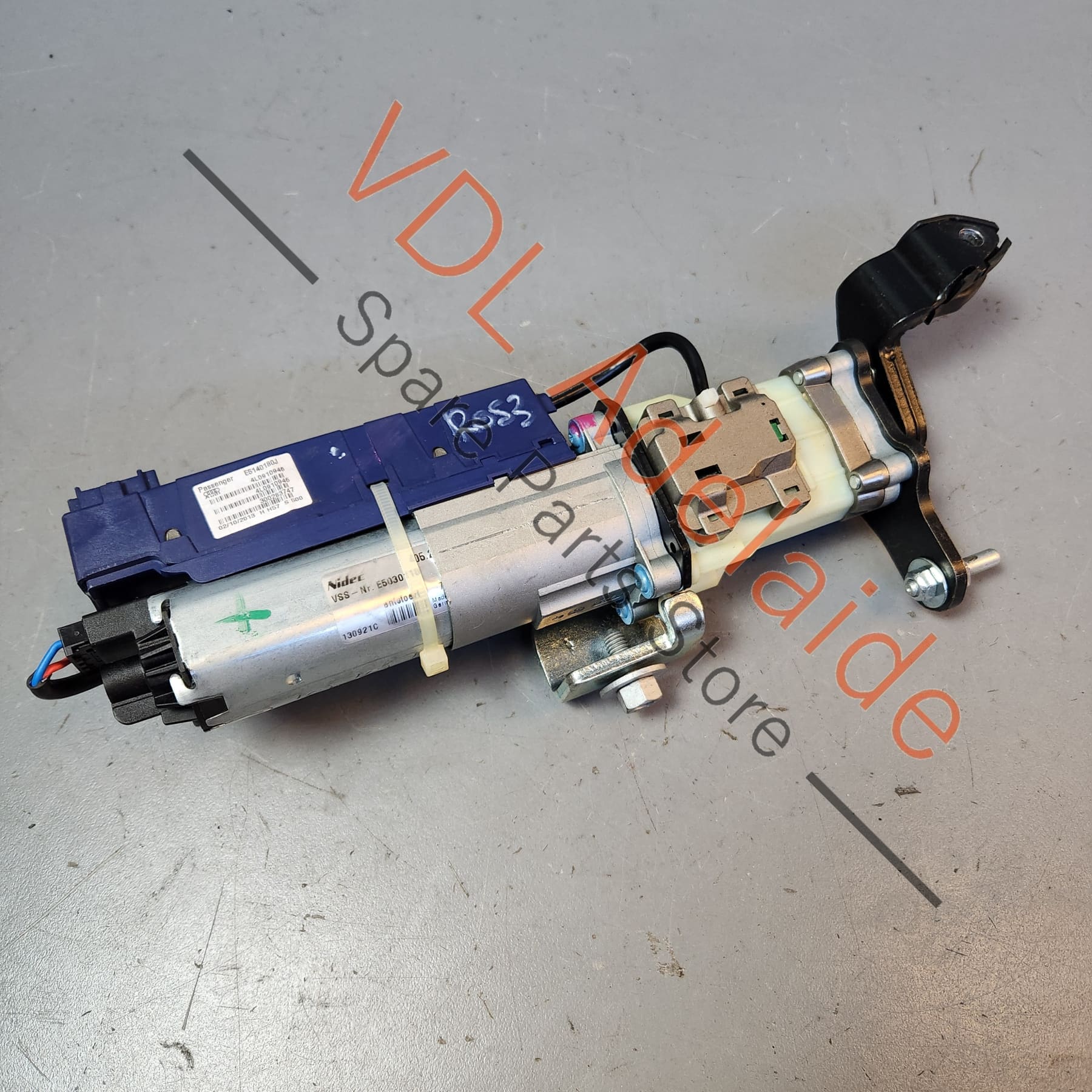 Audi Q7 4L Electric Tailgate Lift Motor Right Side 4L0827852E