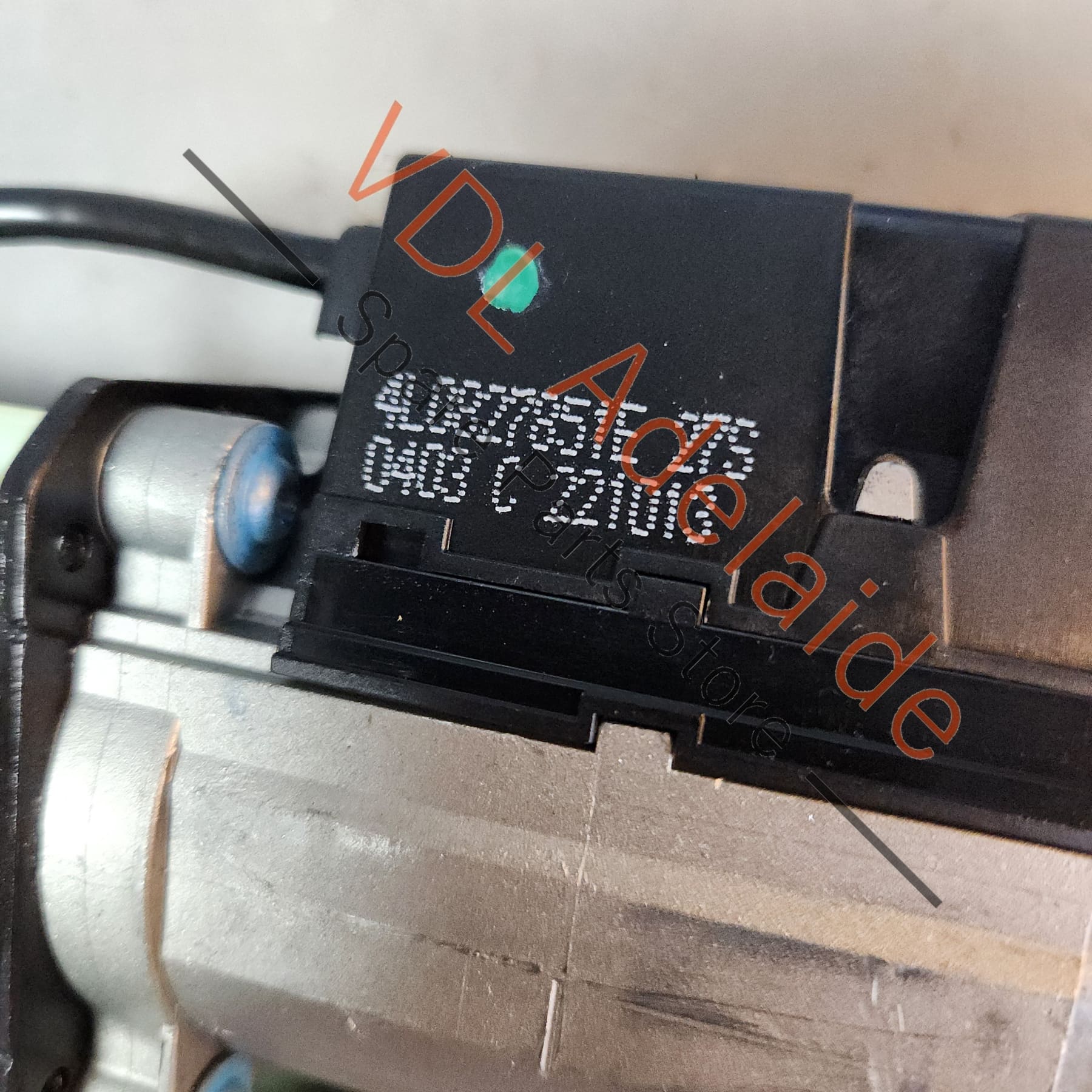 Audi Q7 4L Electric Tailgate Lift Motor Left Side 4L0827851E - Image 5