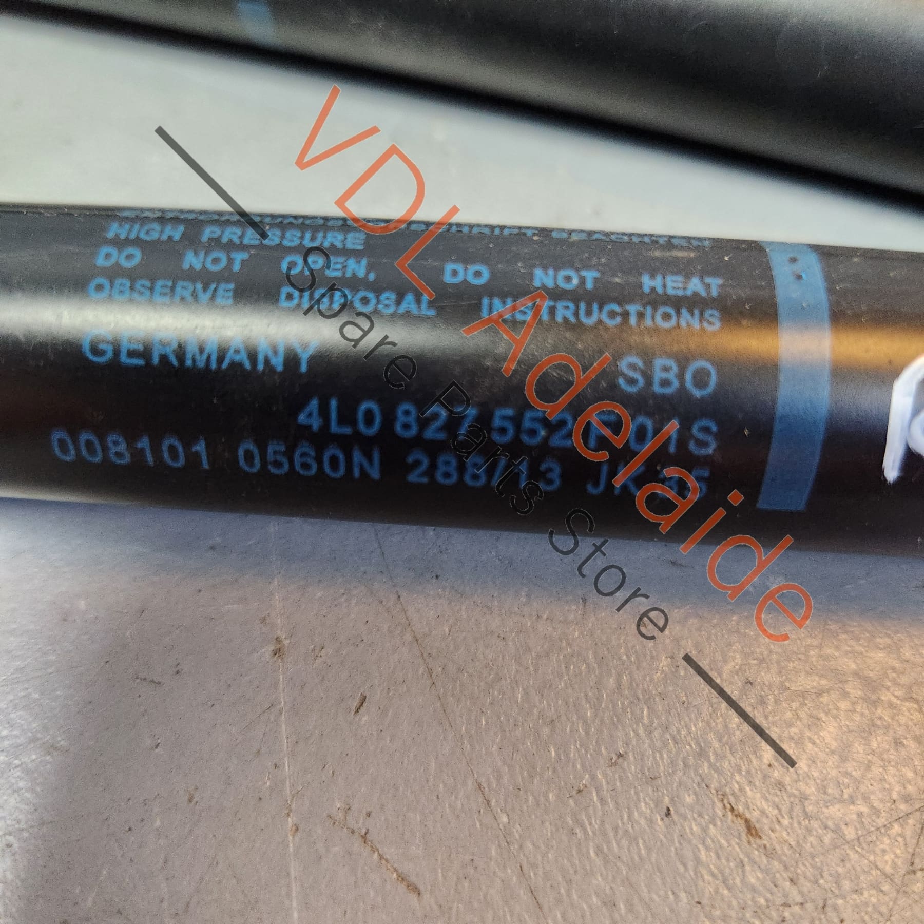 Audi Q7 Boot Hatch Rear Lid Lift Gas Struts 4L0827552F - Image 2