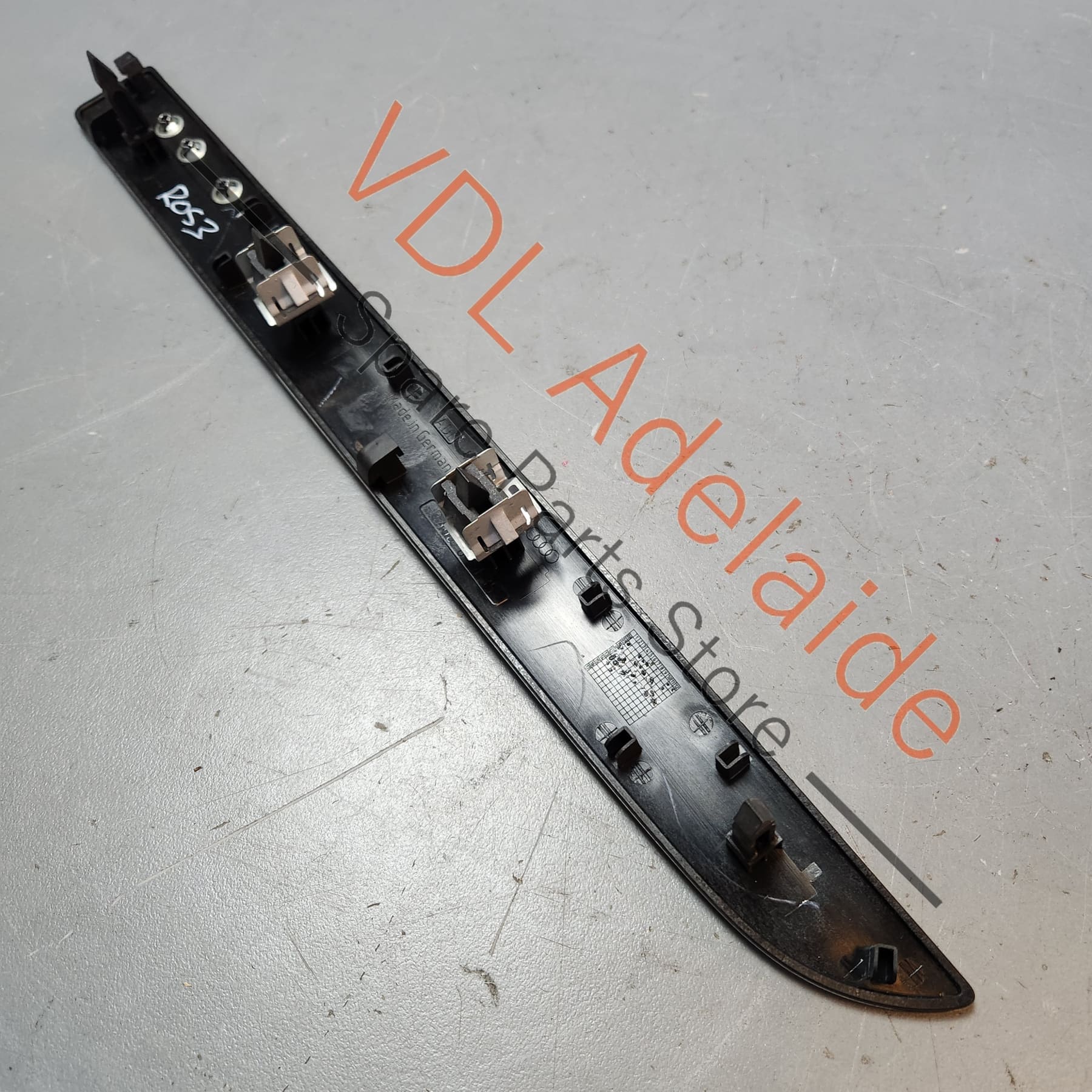 Audi Q7 Dashboard Trim Insert Above Glovebox 4L2853189 Aluminium 'Trigon' - Image 3