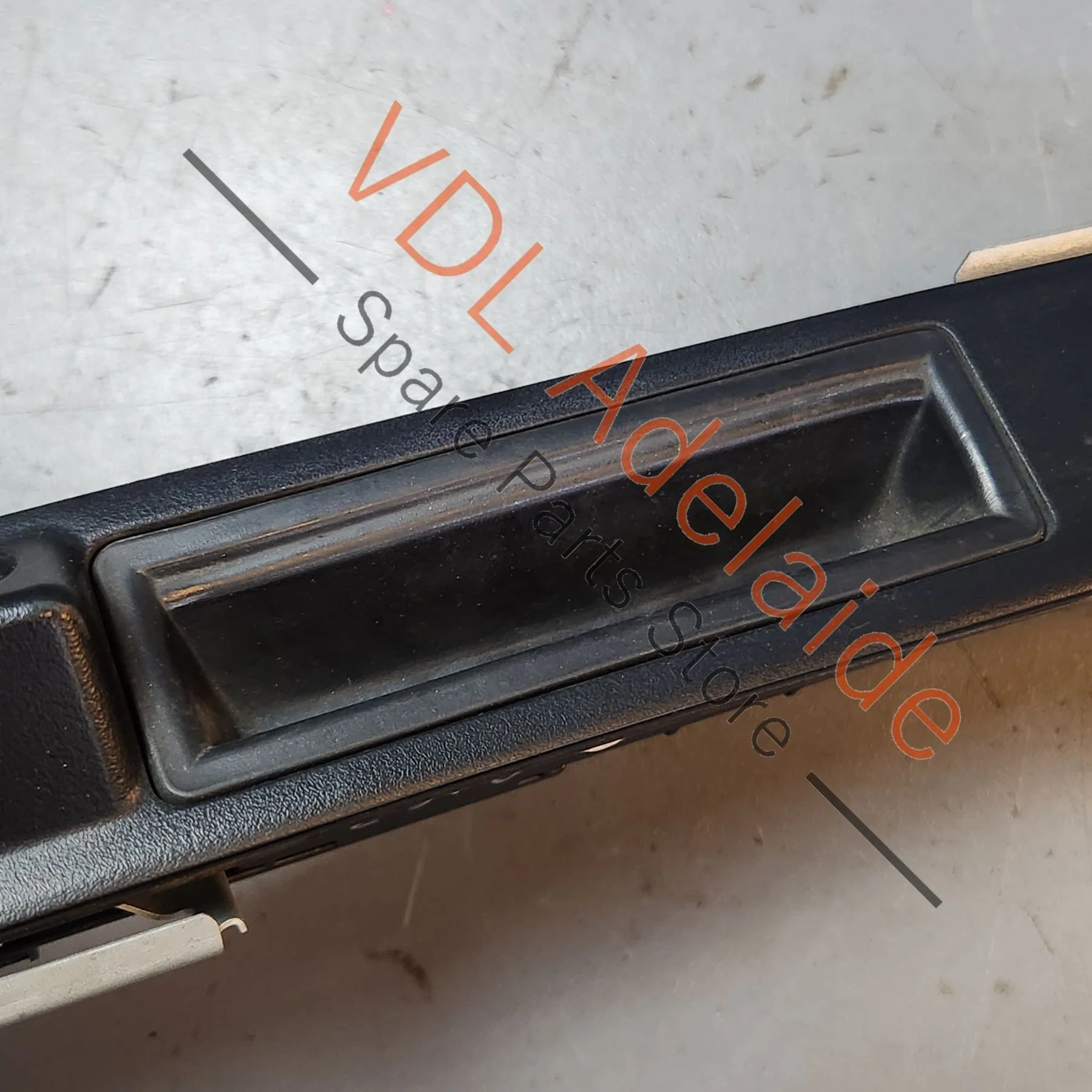 Audi Q7 Tailgate Grab Handle Button Grip Trim Moulding 4L0827574B - Image 6