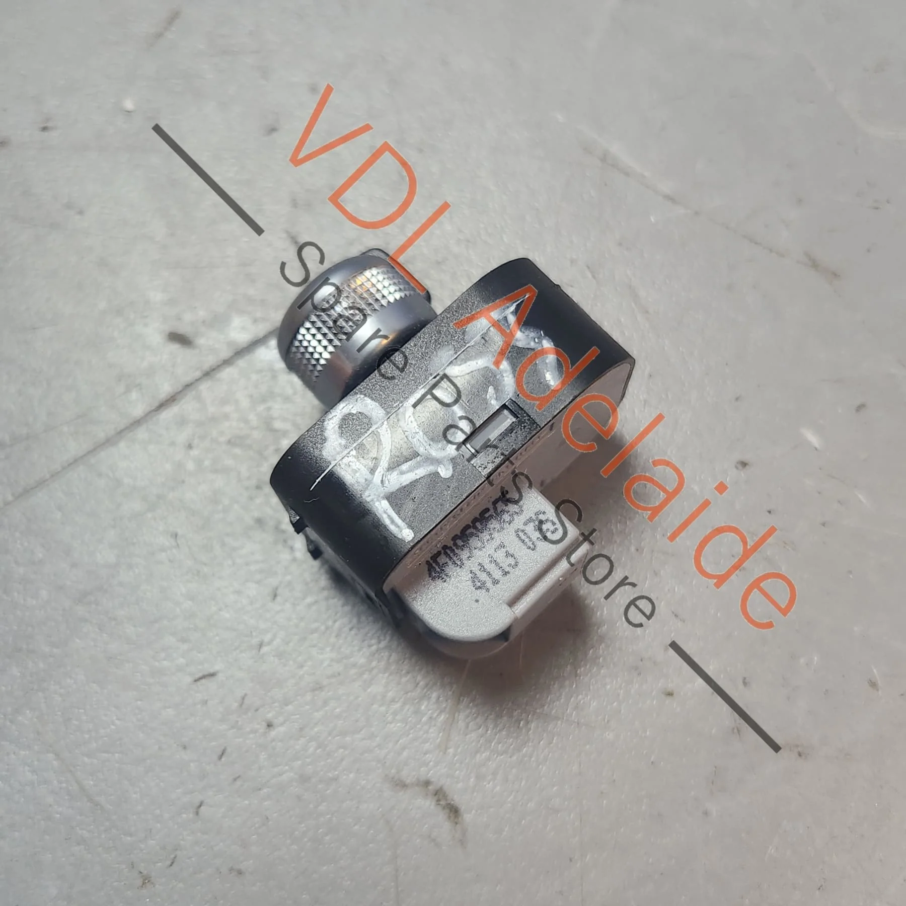 Genuine OEM Audi Q7 Power Mirror Switch 4F0959565 - Image 2