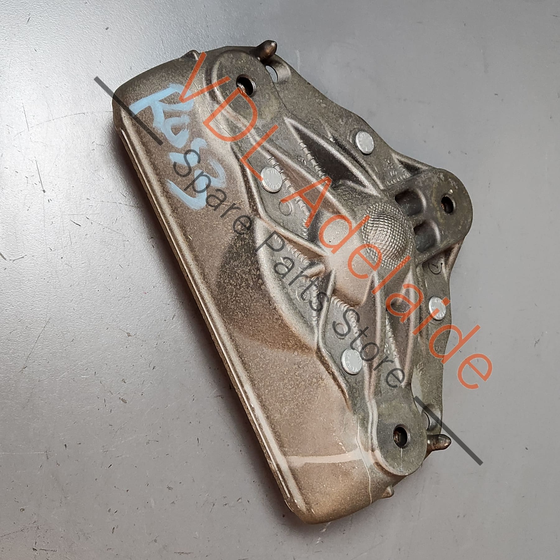 Audi Q7 Aluminium Strut Top Mounting Bracket for left or right side front 7L0412391D