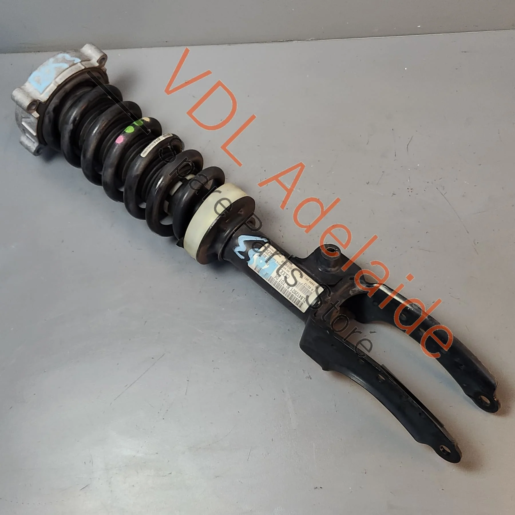 Audi Q7 Front Left Suspension Strut 7L8413031J Complete with Spring